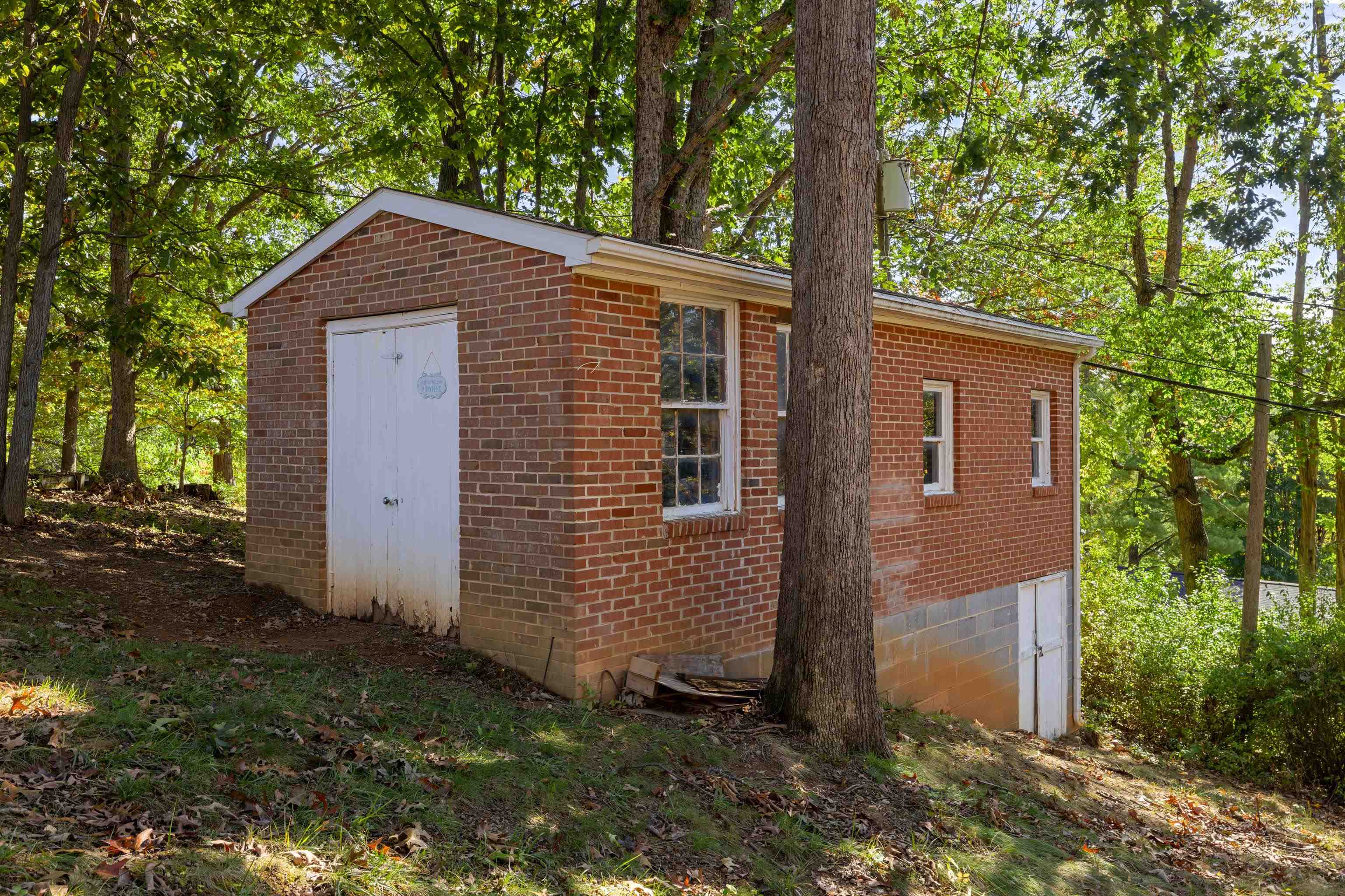 93 HUDSON AVE, STAUNTON, Virginia 24401, 4 Bedrooms Bedrooms, ,2 BathroomsBathrooms,Residential,93 HUDSON AVE,682739 MLS # 682739 93 HUDSON AVE, STAUNTON, Virginia 24401, 4 Bedrooms Bedrooms, ,2 BathroomsBathrooms,Residential,93 HUDSON AVE,682739 MLS # 682739