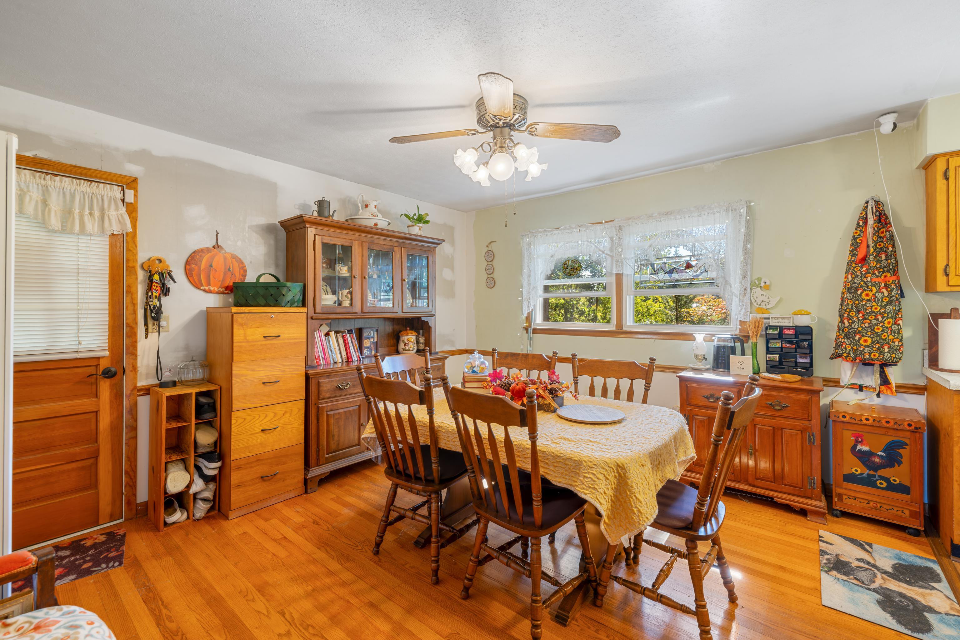 93 HUDSON AVE, STAUNTON, Virginia 24401, 4 Bedrooms Bedrooms, ,2 BathroomsBathrooms,Residential,93 HUDSON AVE,682739 MLS # 682739 93 HUDSON AVE, STAUNTON, Virginia 24401, 4 Bedrooms Bedrooms, ,2 BathroomsBathrooms,Residential,93 HUDSON AVE,682739 MLS # 682739
