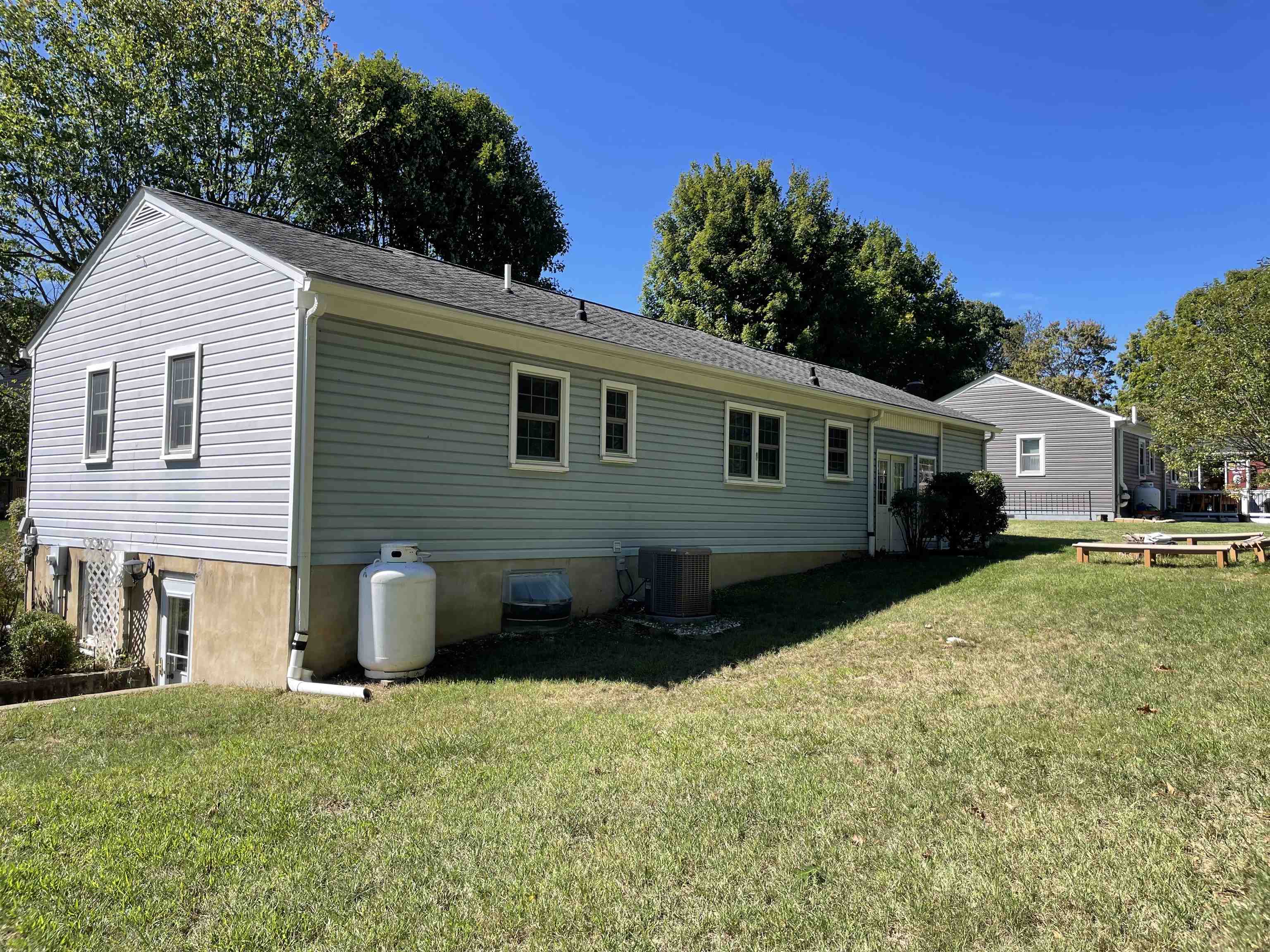 201 ROBIN HOOD RD, STAUNTON, Virginia 24401, 3 Bedrooms Bedrooms, ,2 BathroomsBathrooms,Residential,201 ROBIN HOOD RD,682742 MLS # 682742 201 ROBIN HOOD RD, STAUNTON, Virginia 24401, 3 Bedrooms Bedrooms, ,2 BathroomsBathrooms,Residential,201 ROBIN HOOD RD,682742 MLS # 682742