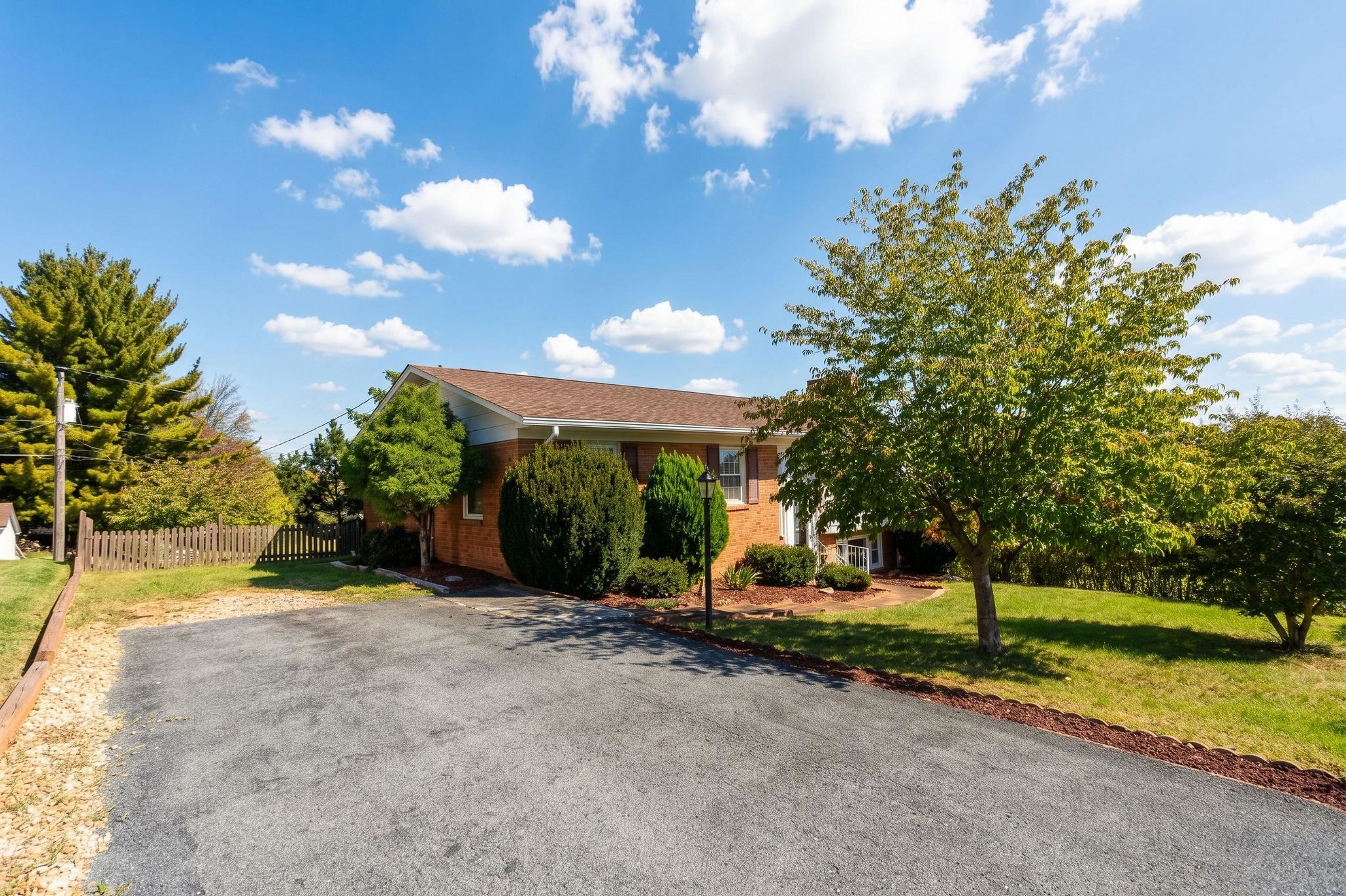 127 RIVER VIEW DR, VERONA, Virginia 24482, 4 Bedrooms Bedrooms, ,3 BathroomsBathrooms,Residential,127 RIVER VIEW DR,682750 MLS # 682750