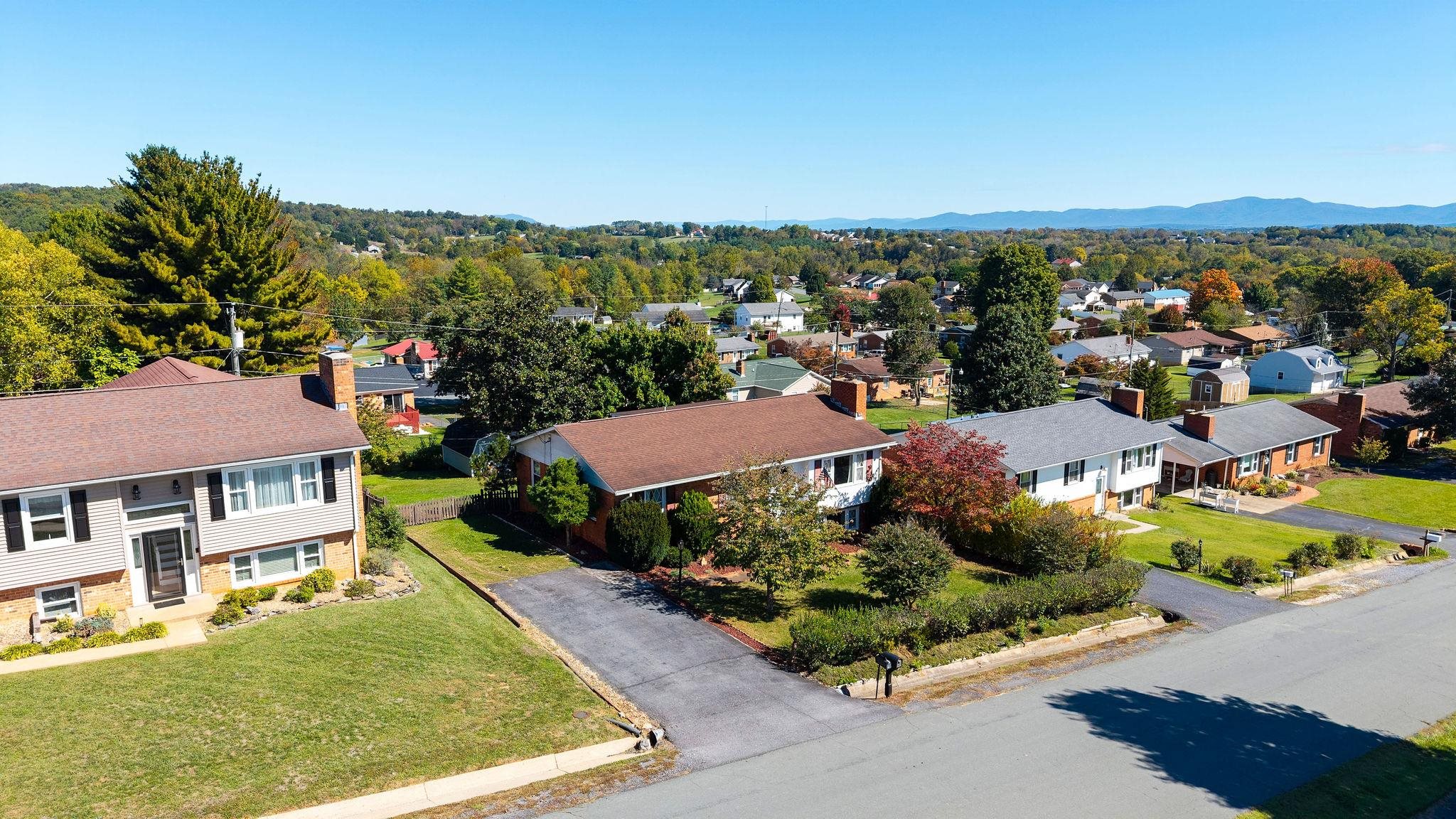 127 RIVER VIEW DR, VERONA, Virginia 24482, 4 Bedrooms Bedrooms, ,3 BathroomsBathrooms,Residential,127 RIVER VIEW DR,682750 MLS # 682750