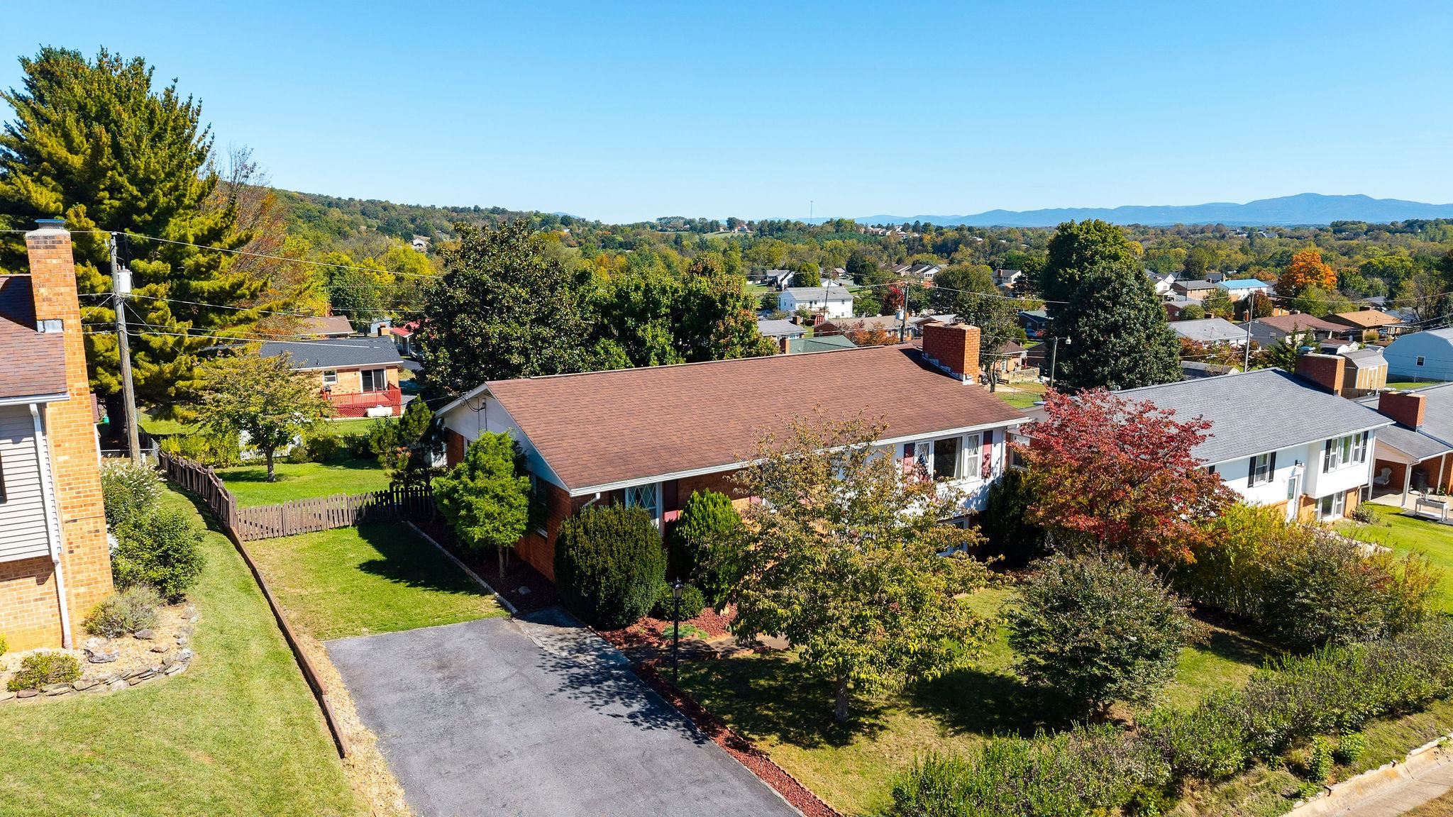 127 RIVER VIEW DR, VERONA, Virginia 24482, 4 Bedrooms Bedrooms, ,3 BathroomsBathrooms,Residential,127 RIVER VIEW DR,682750 MLS # 682750