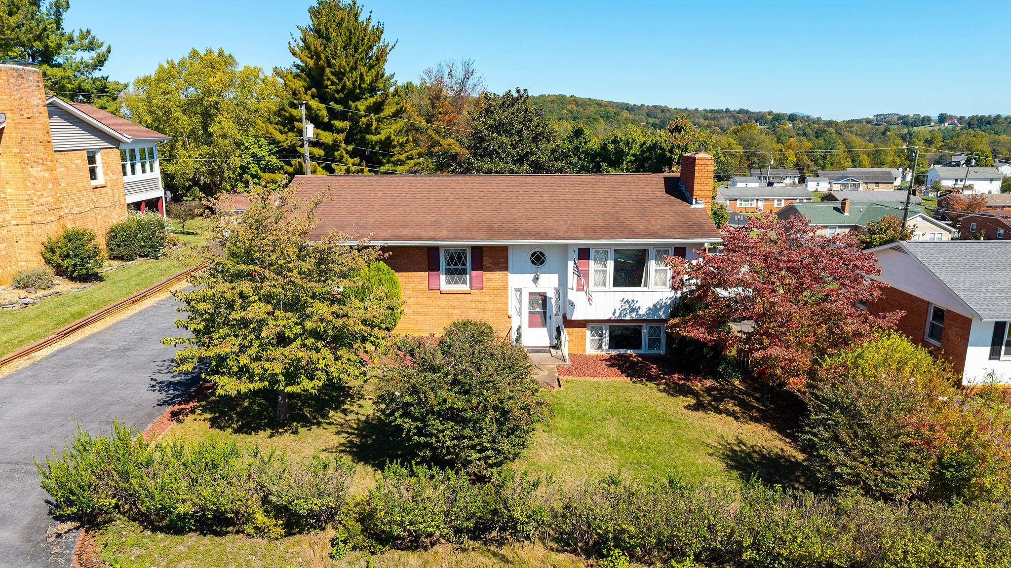 127 RIVER VIEW DR, VERONA, Virginia 24482, 4 Bedrooms Bedrooms, ,3 BathroomsBathrooms,Residential,127 RIVER VIEW DR,682750 MLS # 682750