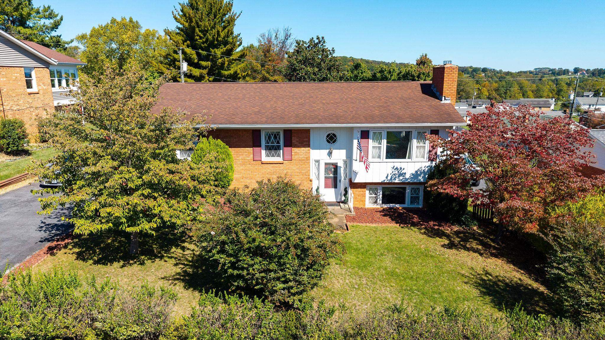 127 RIVER VIEW DR, VERONA, Virginia 24482, 4 Bedrooms Bedrooms, ,3 BathroomsBathrooms,Residential,127 RIVER VIEW DR,682750 MLS # 682750
