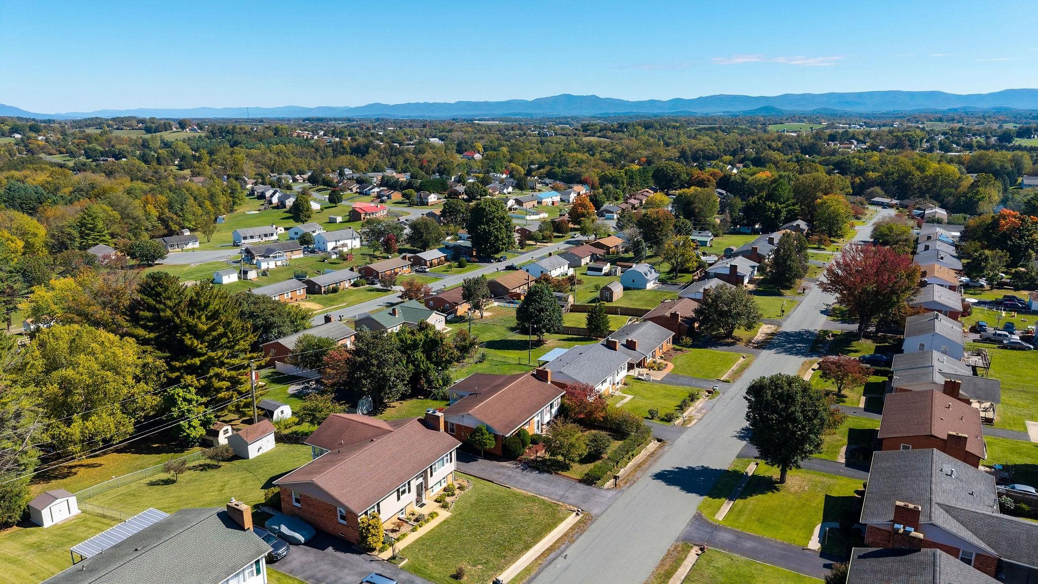127 RIVER VIEW DR, VERONA, Virginia 24482, 4 Bedrooms Bedrooms, ,3 BathroomsBathrooms,Residential,127 RIVER VIEW DR,682750 MLS # 682750