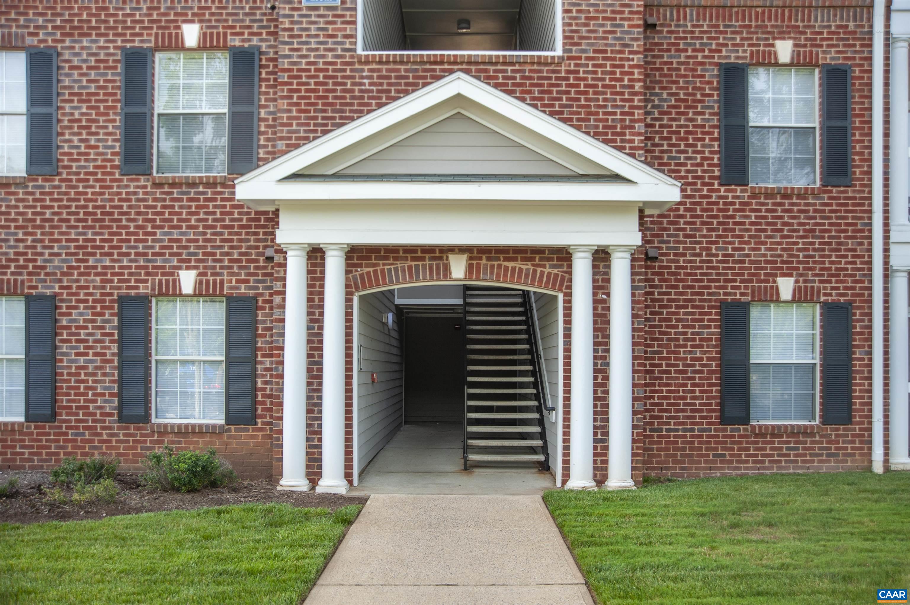 122 YELLOWSTONE DR, CHARLOTTESVILLE, Virginia 22903, 4 Bedrooms Bedrooms, ,4 BathroomsBathrooms,Residential,122 YELLOWSTONE DR,678146 MLS # 678146