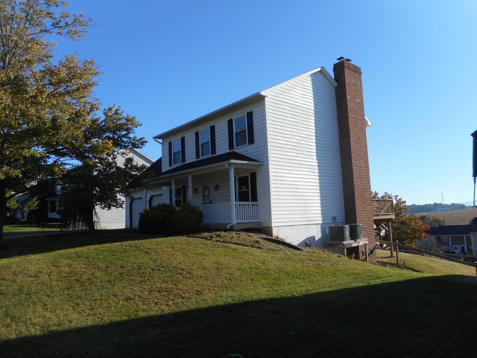 206 BRIDGEPORT DR, BRIDGEWATER, Virginia 22812, 4 Bedrooms Bedrooms, ,3 BathroomsBathrooms,Residential,VRM #229632,206 BRIDGEPORT DR,682769 MLS # 682769