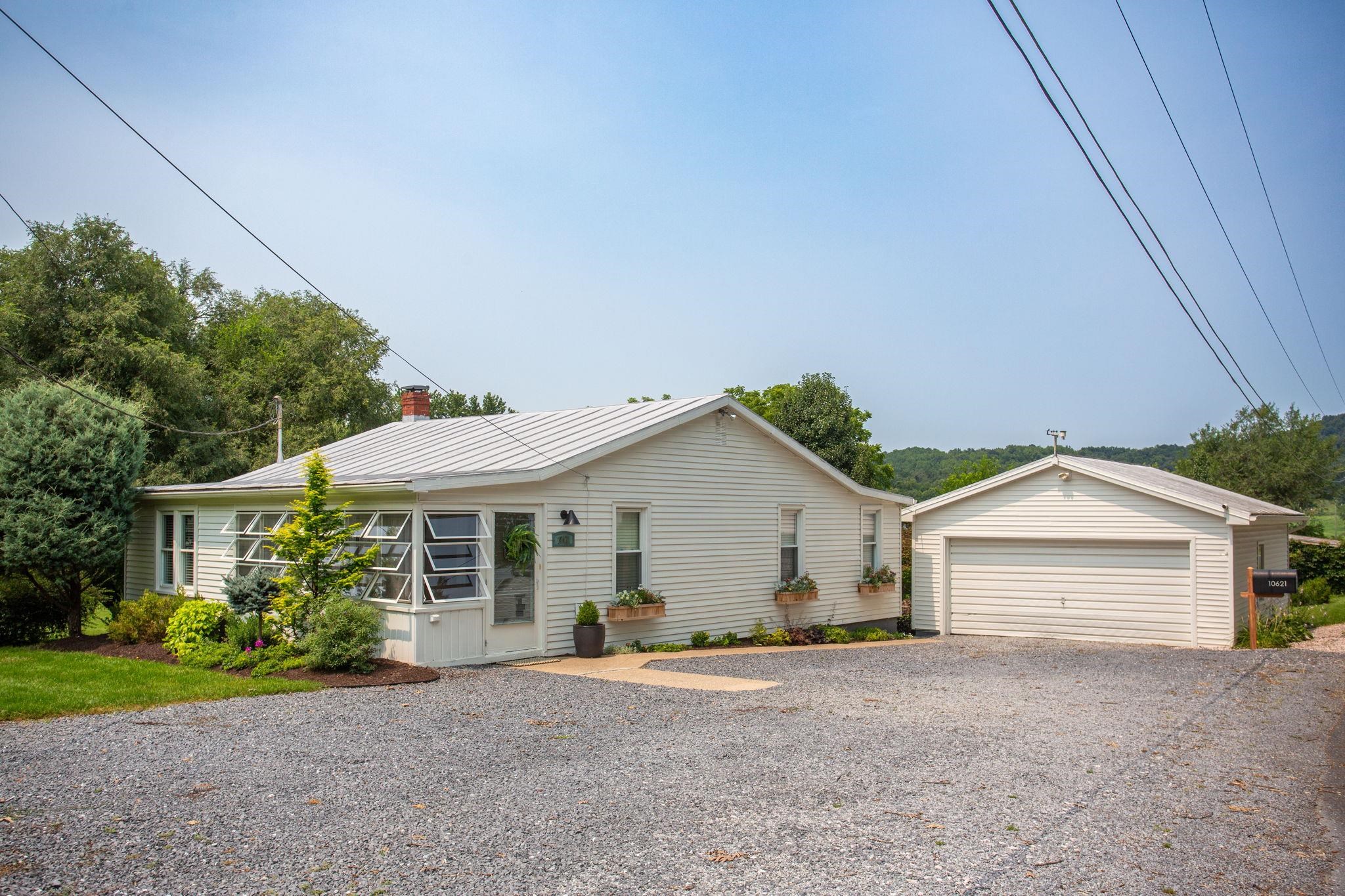 10621 WENTWORTH DR, BROADWAY, Virginia 22815, 2 Bedrooms Bedrooms, ,1 BathroomBathrooms,Residential,10621 WENTWORTH DR,682773 MLS # 682773