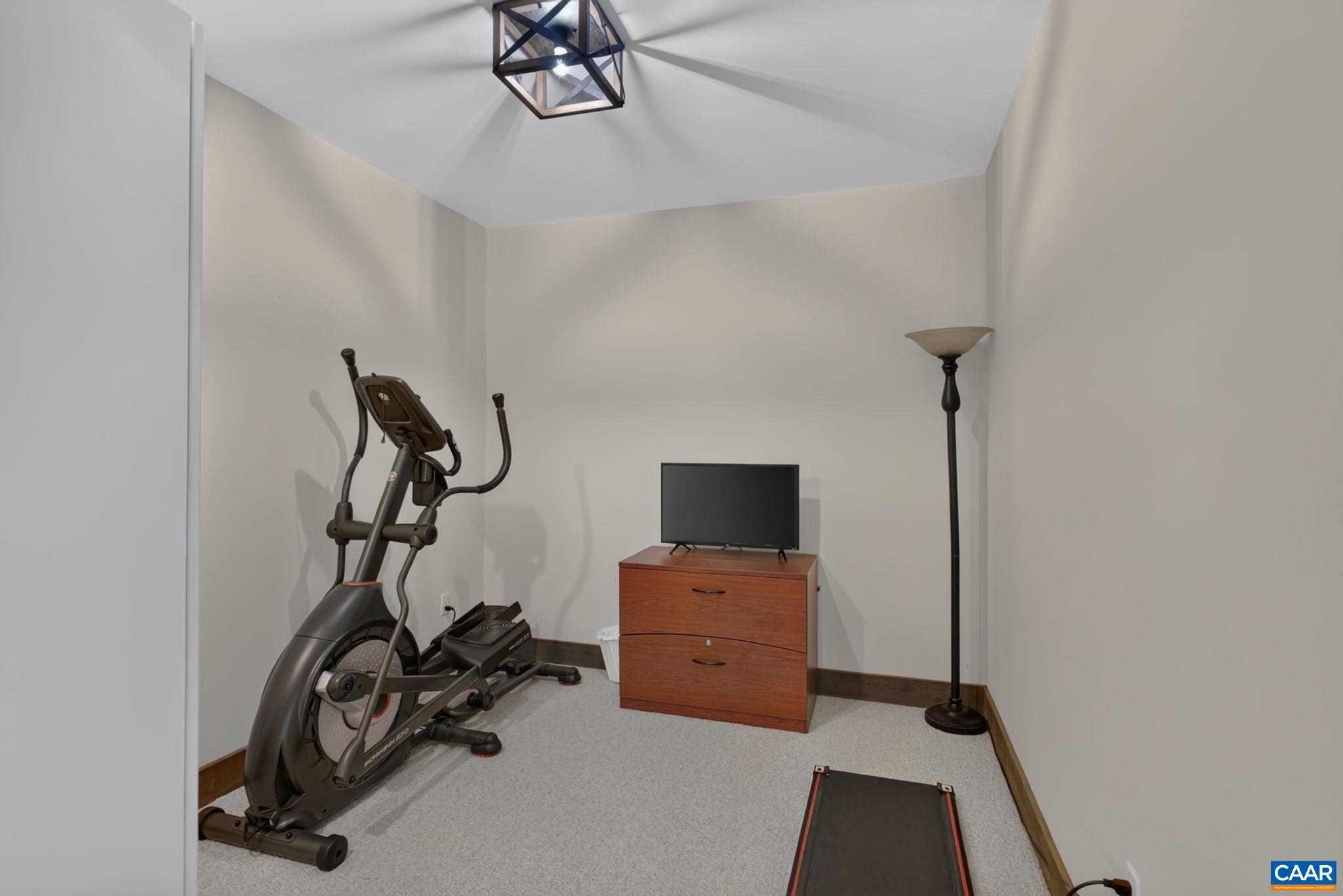 Small, quiet area for crafts, work-outs, or storage! Small, quiet area for crafts, work-outs, or storage!