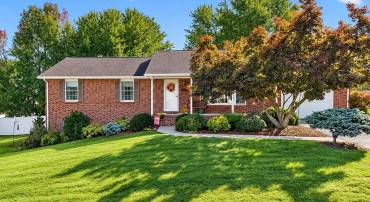 94 VALLEY VIEW AVE, MOUNT SIDNEY, Virginia 24467, 3 Bedrooms Bedrooms, ,3 BathroomsBathrooms,Residential,94 VALLEY VIEW AVE,682779 MLS # 682779
