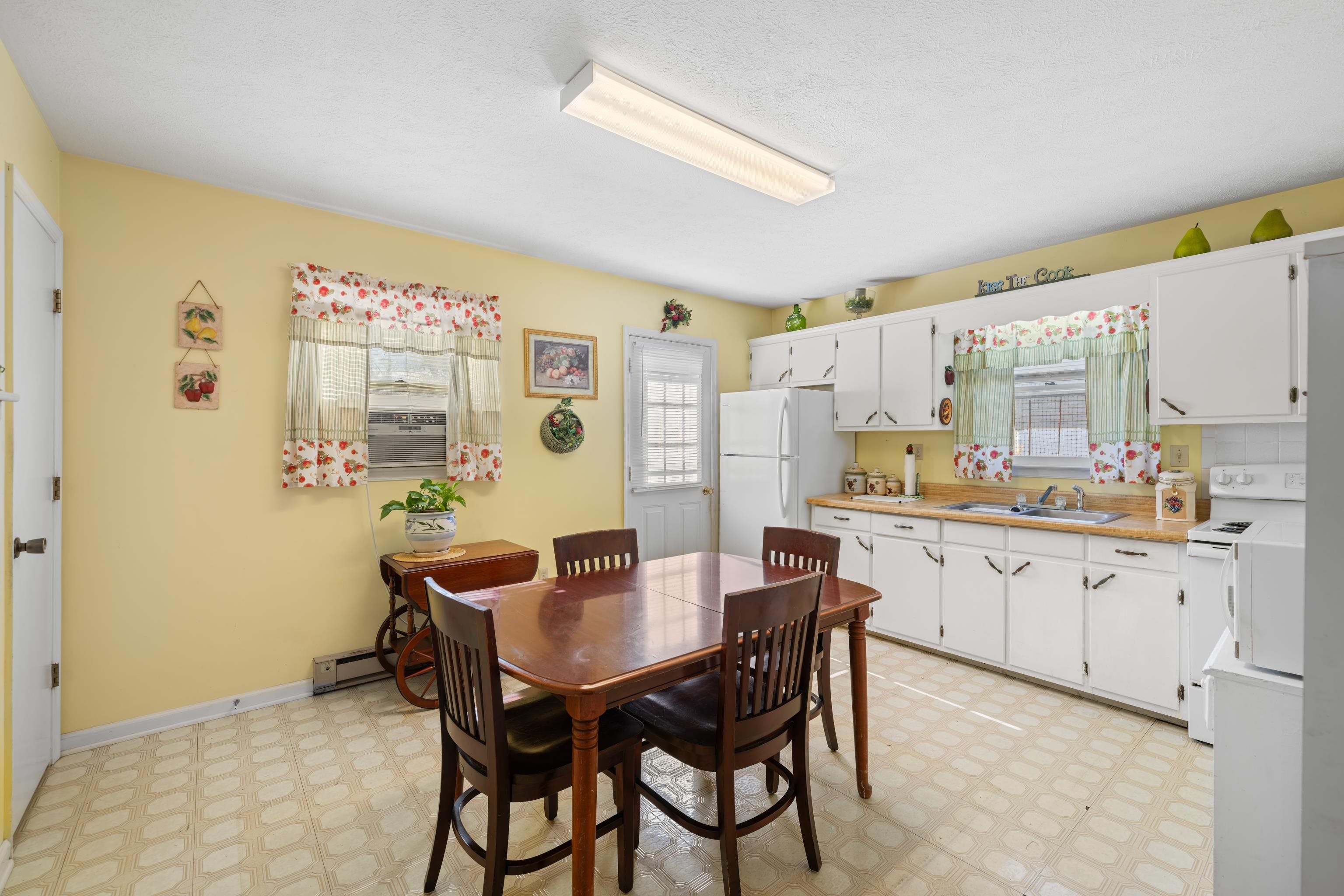 34 AUGUSTA ST, VERONA, Virginia 24482, 3 Bedrooms Bedrooms, ,1 BathroomBathrooms,Residential,34 AUGUSTA ST,682789 MLS # 682789