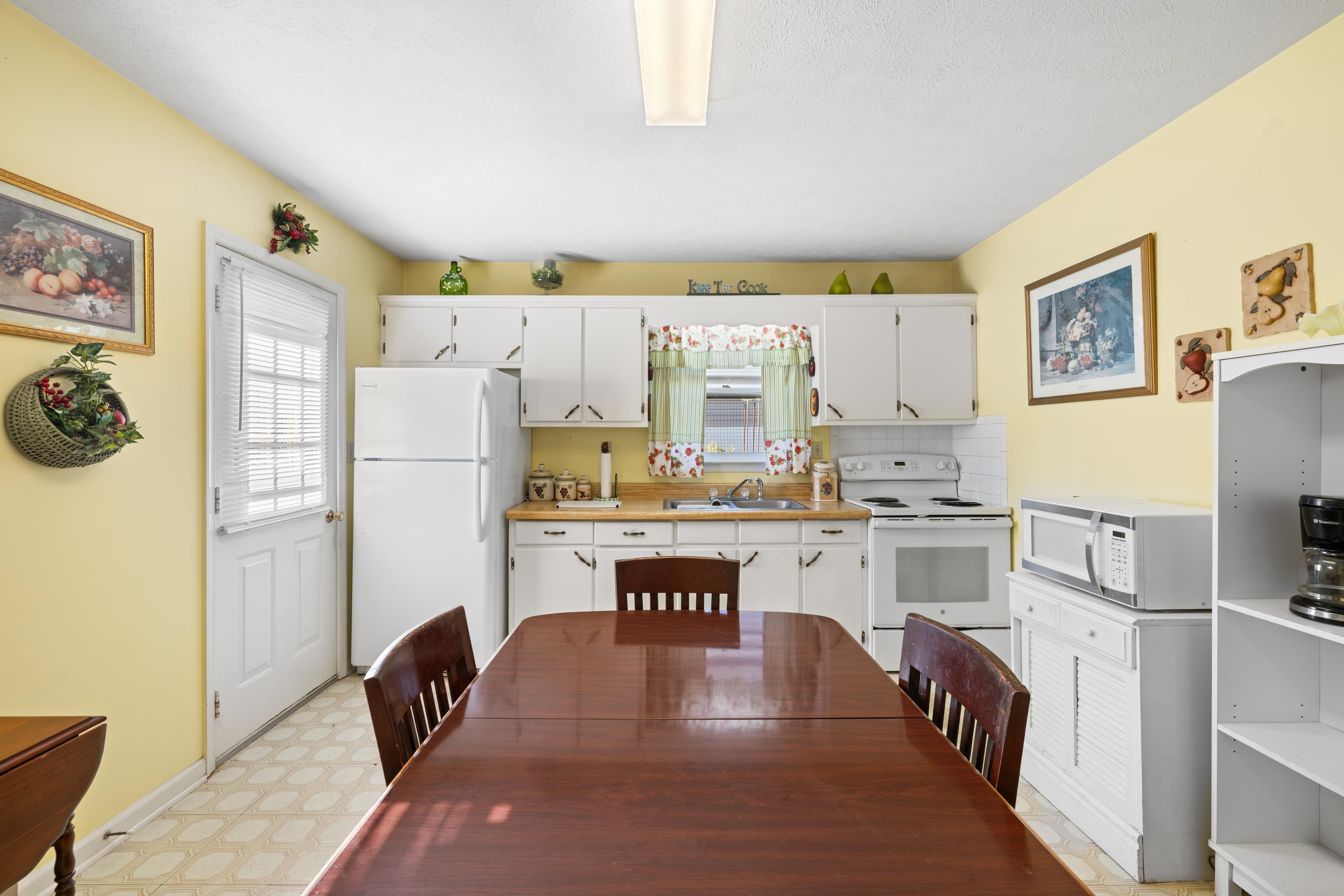 34 AUGUSTA ST, VERONA, Virginia 24482, 3 Bedrooms Bedrooms, ,1 BathroomBathrooms,Residential,34 AUGUSTA ST,682789 MLS # 682789