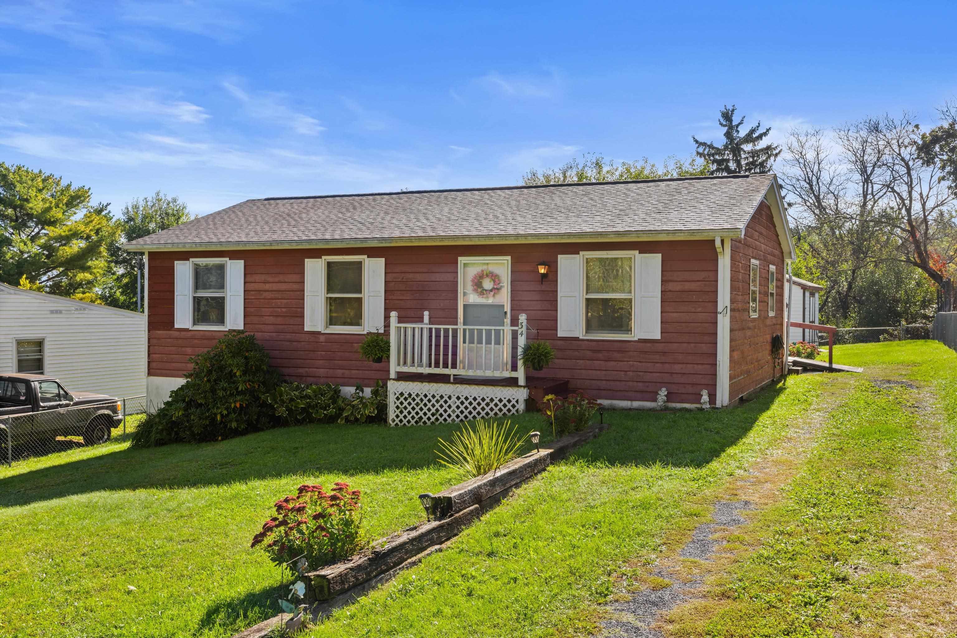 34 AUGUSTA ST, VERONA, Virginia 24482, 3 Bedrooms Bedrooms, ,1 BathroomBathrooms,Residential,34 AUGUSTA ST,682789 MLS # 682789