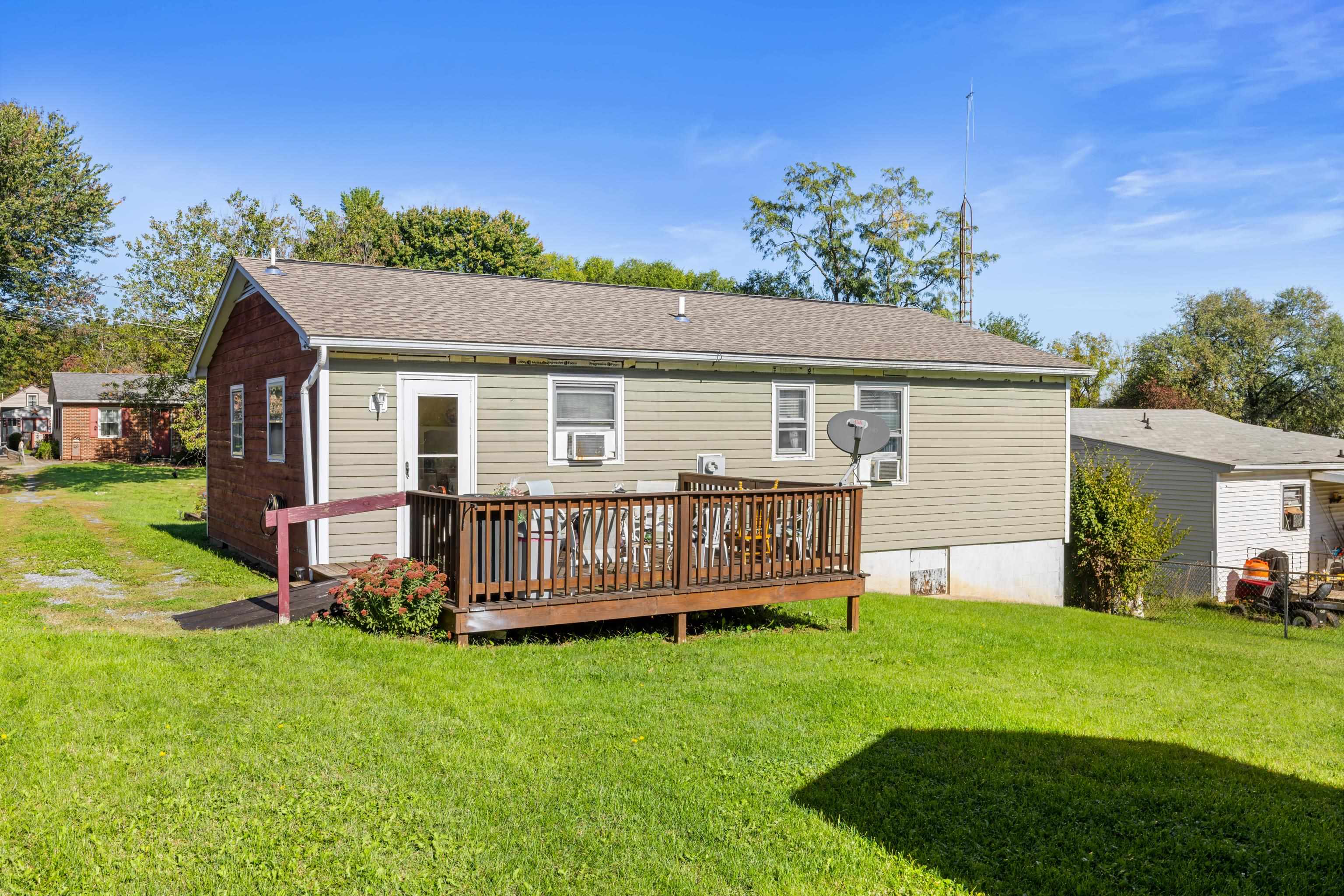 34 AUGUSTA ST, VERONA, Virginia 24482, 3 Bedrooms Bedrooms, ,1 BathroomBathrooms,Residential,34 AUGUSTA ST,682789 MLS # 682789