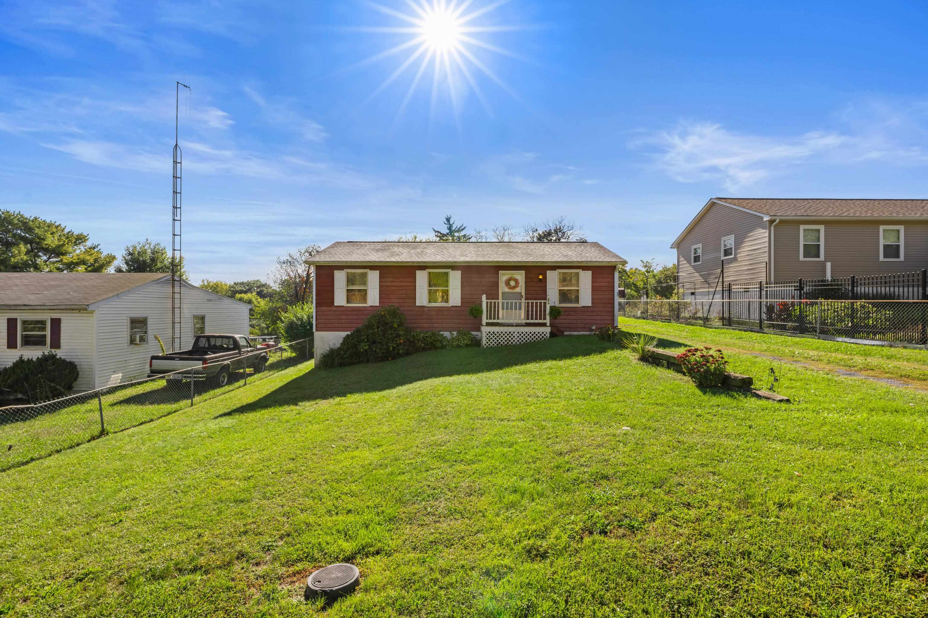 34 AUGUSTA ST, VERONA, Virginia 24482, 3 Bedrooms Bedrooms, ,1 BathroomBathrooms,Residential,34 AUGUSTA ST,682789 MLS # 682789