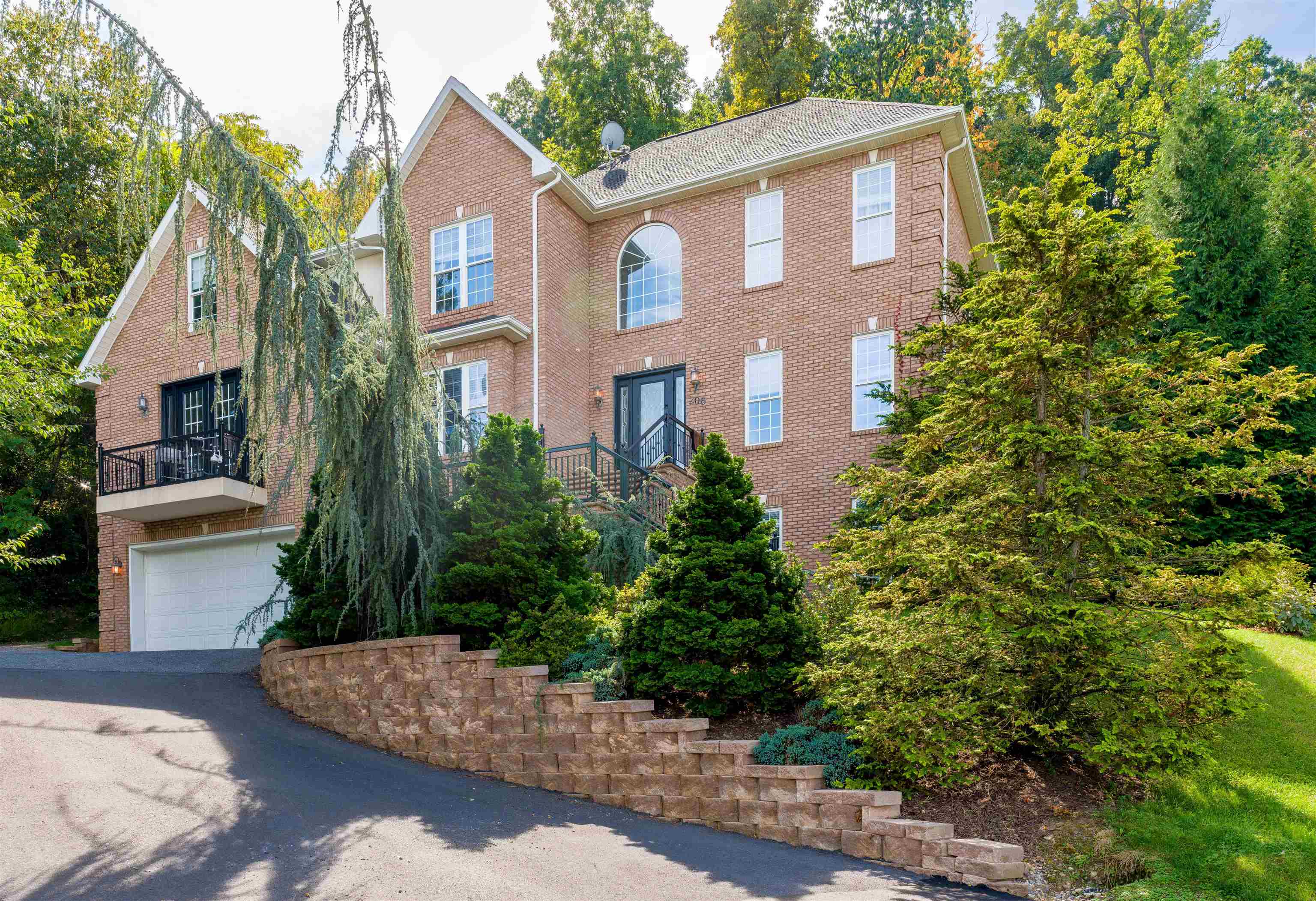 206 BLUE STONE HILLS DR, HARRISONBURG, Virginia 22801, 5 Bedrooms Bedrooms, ,4 BathroomsBathrooms,Residential,206 BLUE STONE HILLS DR,682633 MLS # 682633