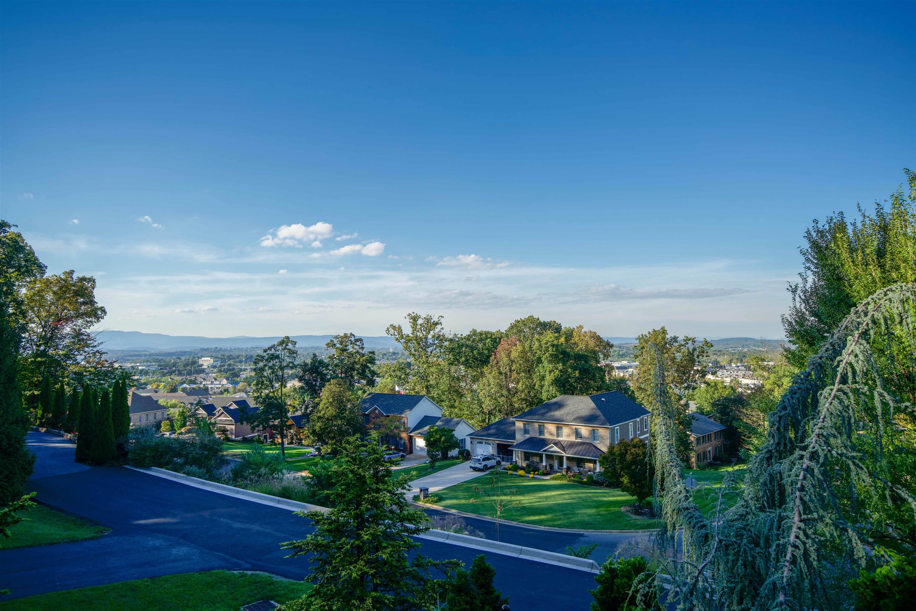 206 BLUE STONE HILLS DR, HARRISONBURG, Virginia 22801, 5 Bedrooms Bedrooms, ,4 BathroomsBathrooms,Residential,206 BLUE STONE HILLS DR,682633 MLS # 682633