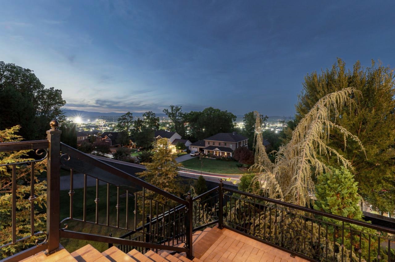 206 BLUE STONE HILLS DR, HARRISONBURG, Virginia 22801, 5 Bedrooms Bedrooms, ,4 BathroomsBathrooms,Residential,206 BLUE STONE HILLS DR,682633 MLS # 682633