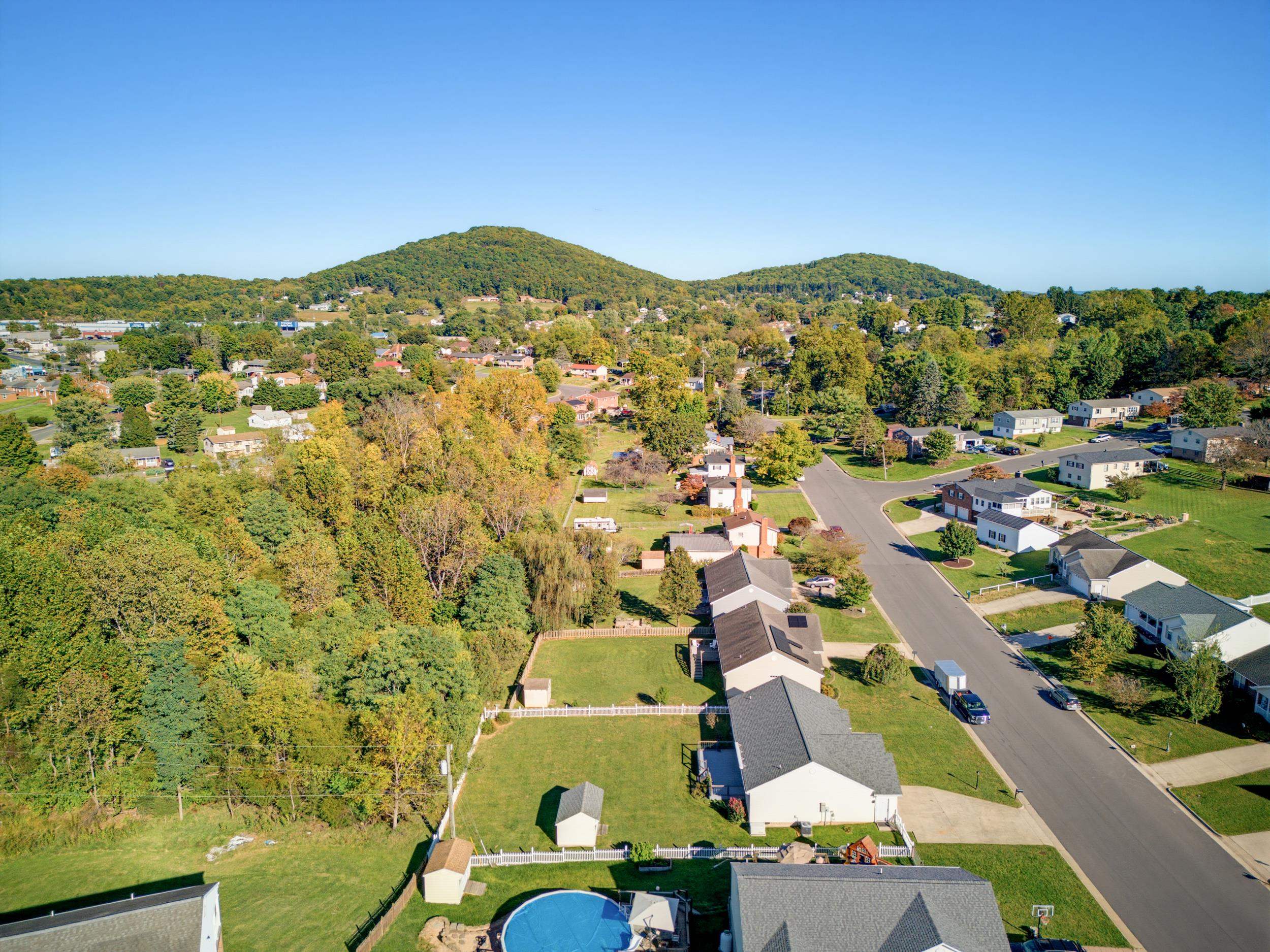 714 RITCHIE BLVD, STAUNTON, Virginia 24401, 3 Bedrooms Bedrooms, ,2 BathroomsBathrooms,Residential,714 RITCHIE BLVD,682790 MLS # 682790