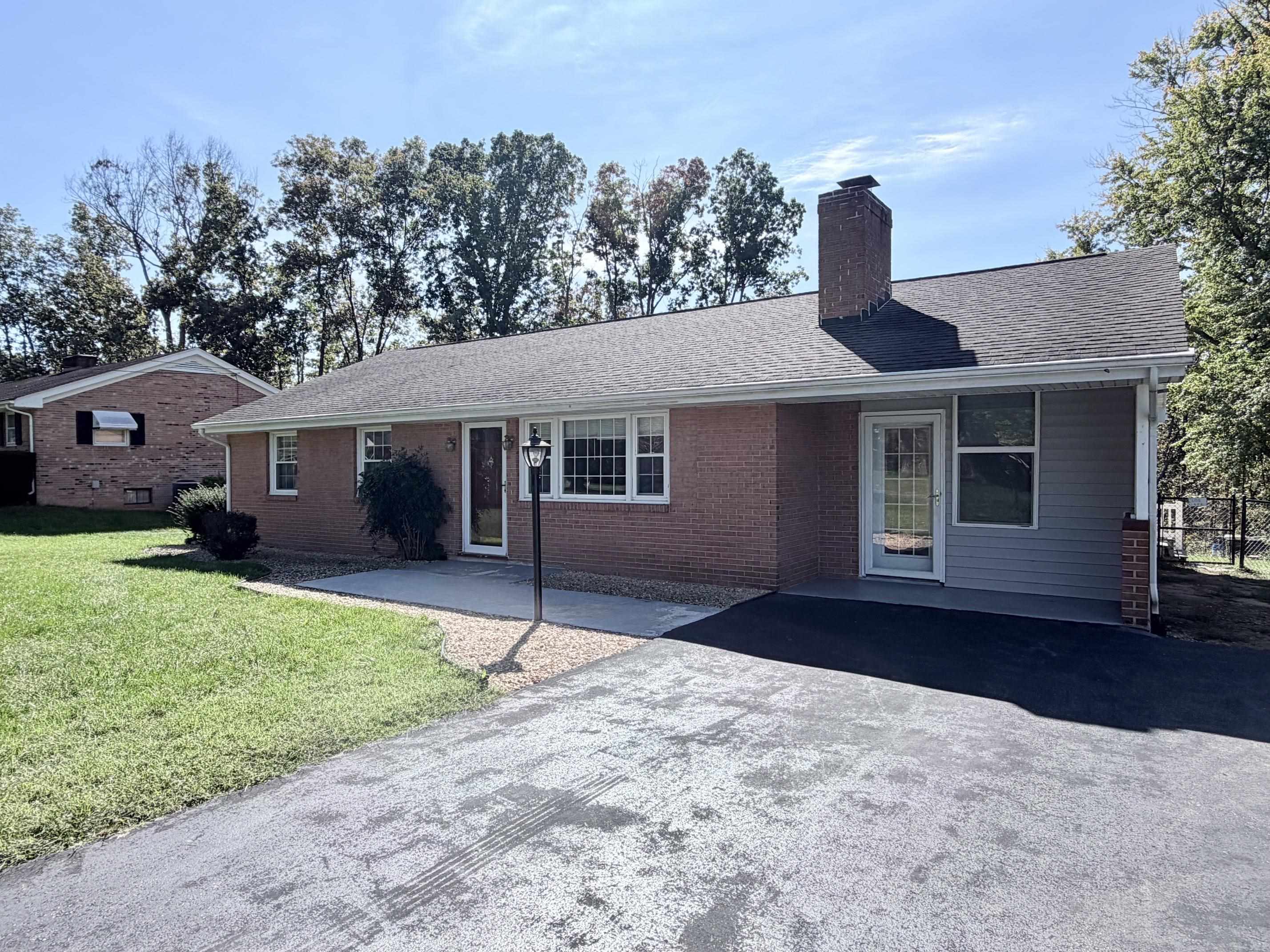 603 DOOMS CROSSING RD, WAYNESBORO, Virginia 22980, 3 Bedrooms Bedrooms, ,1 BathroomBathrooms,Residential,All Brick, sunroom, fenced yard, priced below asse,603 DOOMS CROSSING RD,682817 MLS # 682817