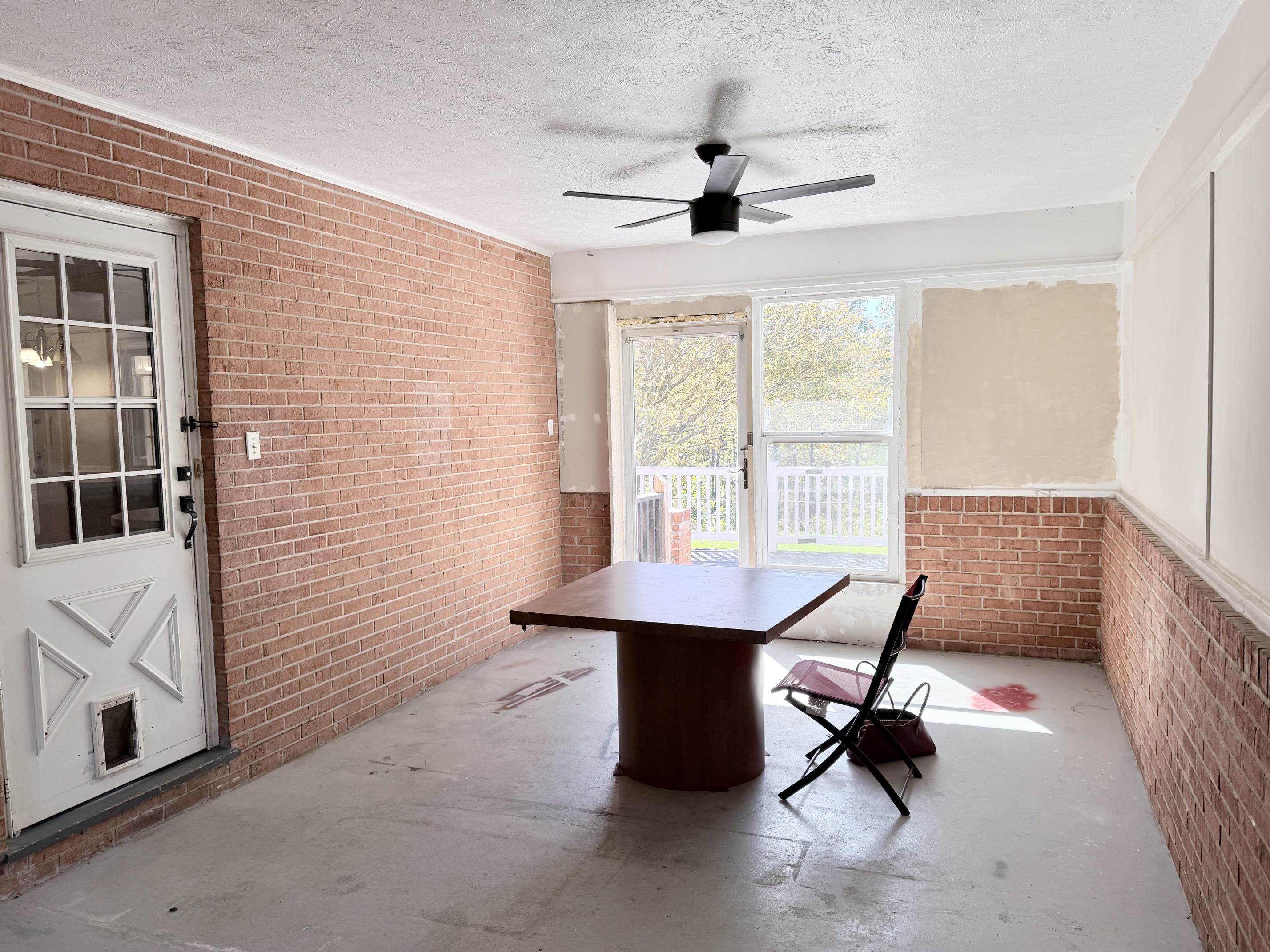 603 DOOMS CROSSING RD, WAYNESBORO, Virginia 22980, 3 Bedrooms Bedrooms, ,1 BathroomBathrooms,Residential,All Brick, sunroom, fenced yard, priced below asse,603 DOOMS CROSSING RD,682817 MLS # 682817