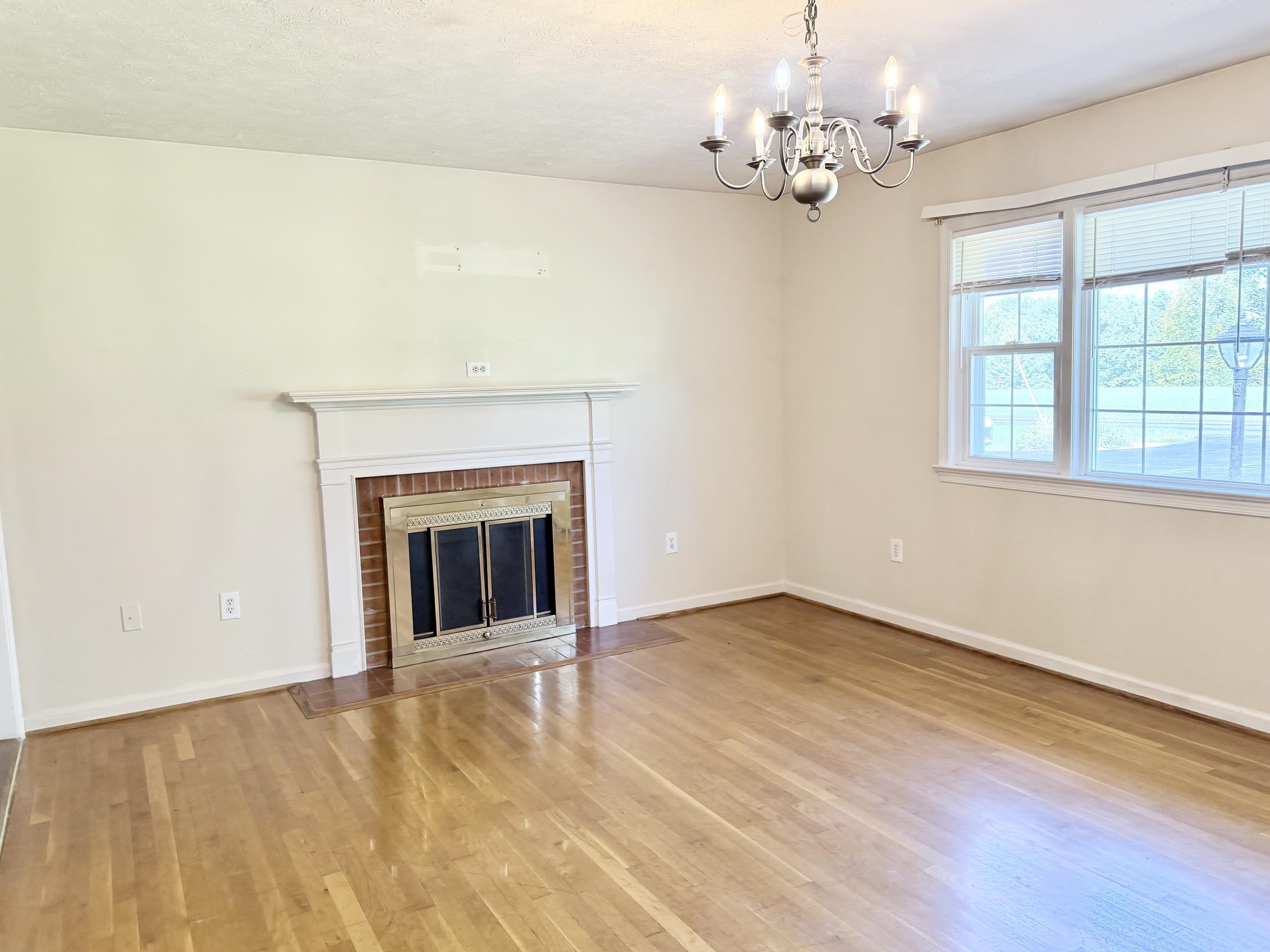 603 DOOMS CROSSING RD, WAYNESBORO, Virginia 22980, 3 Bedrooms Bedrooms, ,1 BathroomBathrooms,Residential,All Brick, sunroom, fenced yard, priced below asse,603 DOOMS CROSSING RD,682817 MLS # 682817