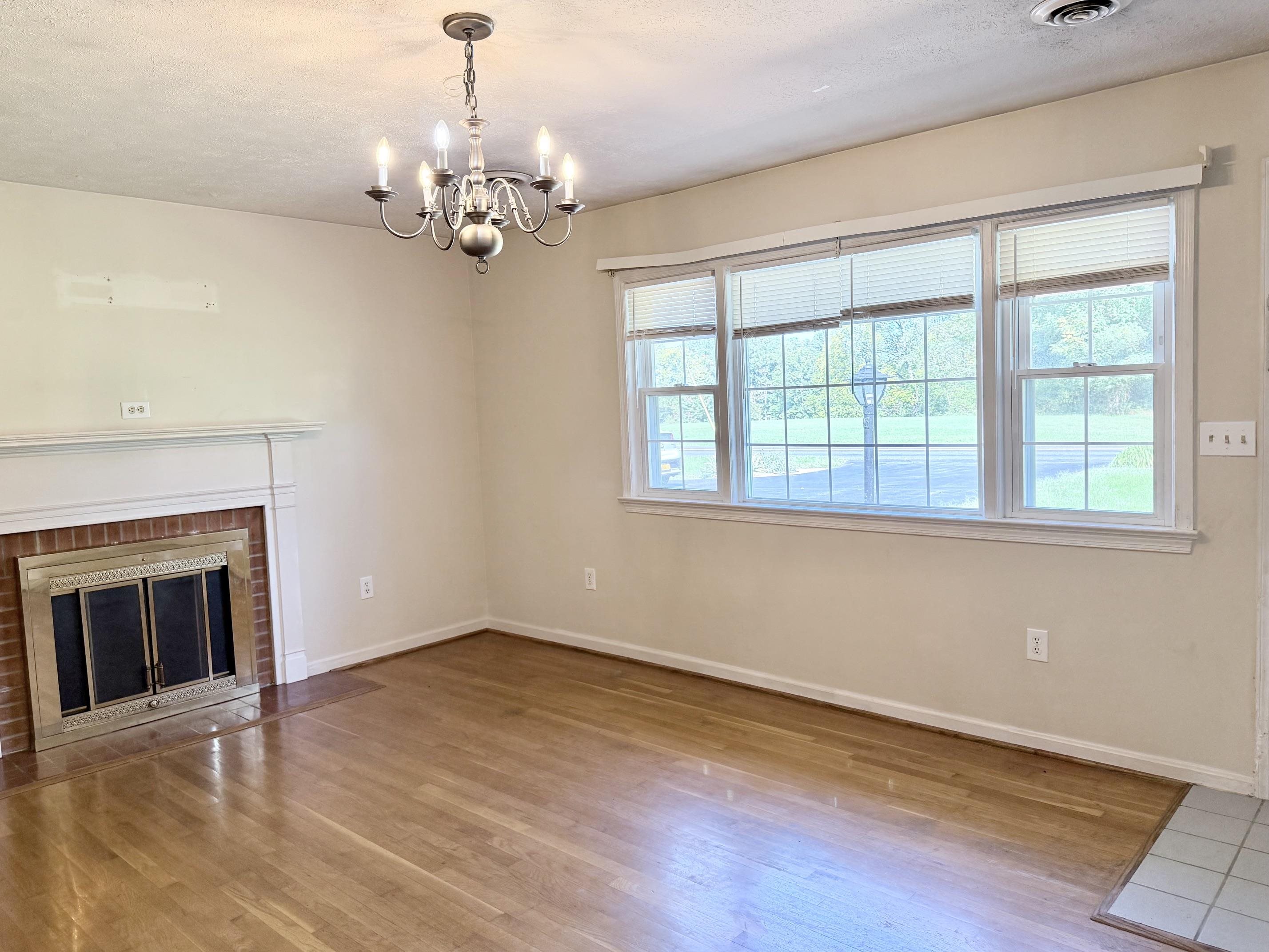 603 DOOMS CROSSING RD, WAYNESBORO, Virginia 22980, 3 Bedrooms Bedrooms, ,1 BathroomBathrooms,Residential,All Brick, sunroom, fenced yard, priced below asse,603 DOOMS CROSSING RD,682817 MLS # 682817