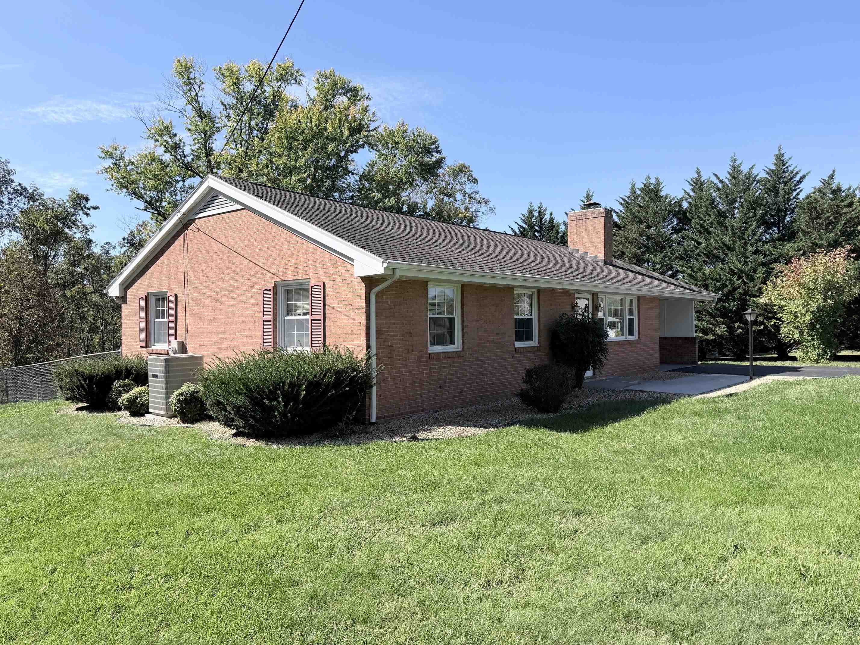 603 DOOMS CROSSING RD, WAYNESBORO, Virginia 22980, 3 Bedrooms Bedrooms, ,1 BathroomBathrooms,Residential,All Brick, sunroom, fenced yard, priced below asse,603 DOOMS CROSSING RD,682817 MLS # 682817