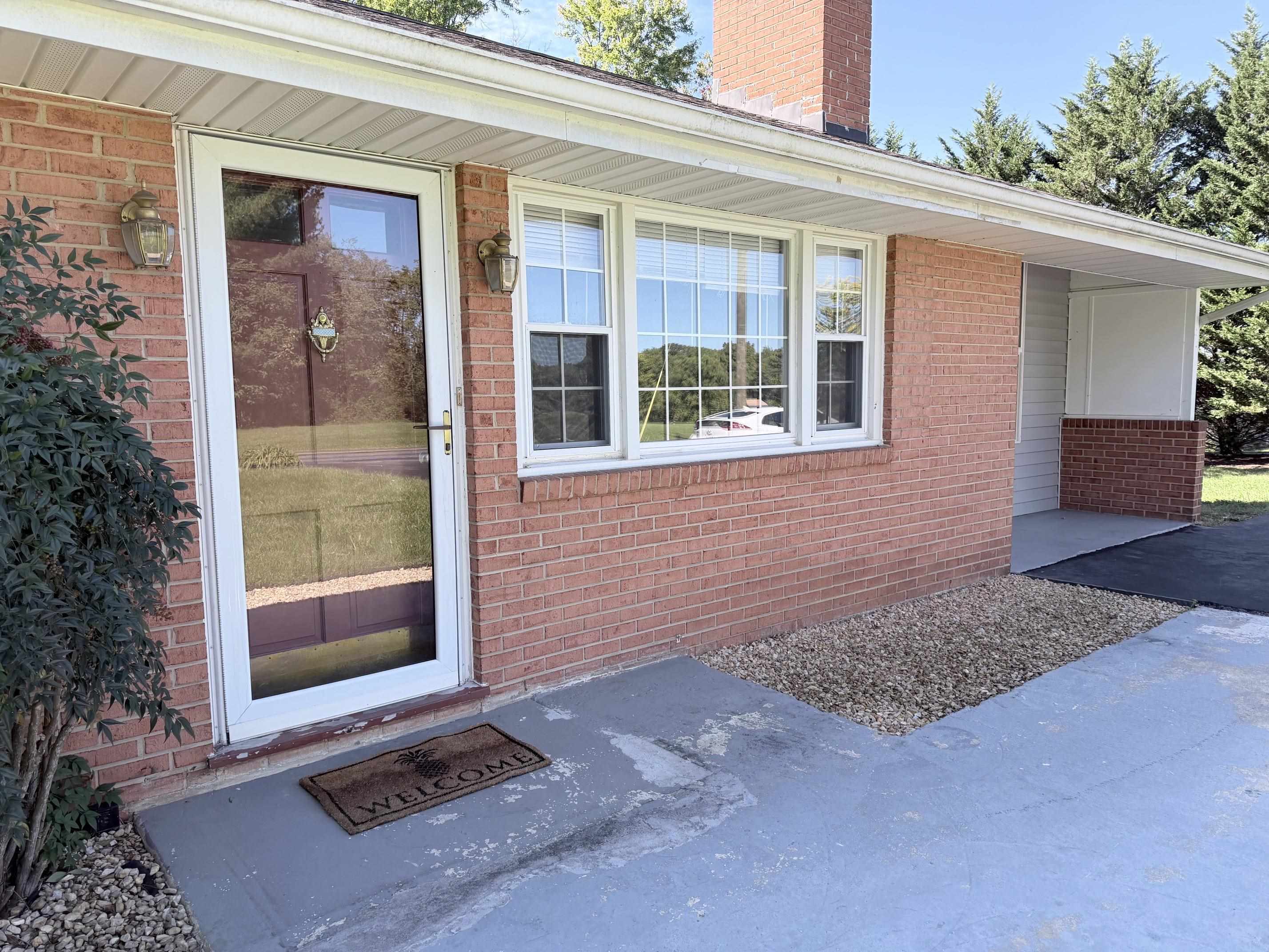 603 DOOMS CROSSING RD, WAYNESBORO, Virginia 22980, 3 Bedrooms Bedrooms, ,1 BathroomBathrooms,Residential,All Brick, sunroom, fenced yard, priced below asse,603 DOOMS CROSSING RD,682817 MLS # 682817