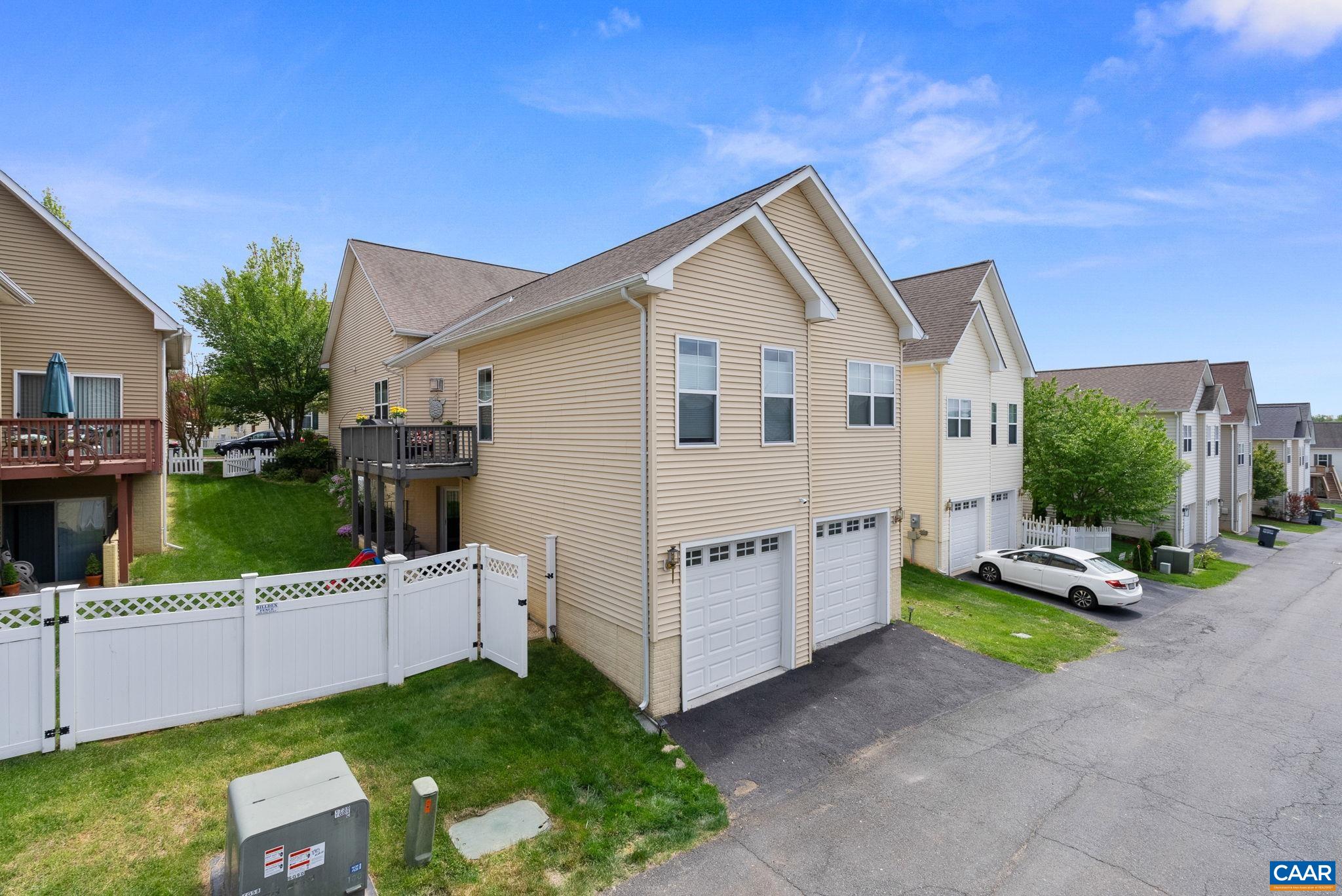 17450 LETHRIDGE CIR, ROUND HILL, Virginia 20141, 4 Bedrooms Bedrooms, ,3 BathroomsBathrooms,Residential,Your next Home,17450 LETHRIDGE CIR,682820 MLS # 682820 17450 LETHRIDGE CIR, ROUND HILL, Virginia 20141, 4 Bedrooms Bedrooms, ,3 BathroomsBathrooms,Residential,Your next Home,17450 LETHRIDGE CIR,682820 MLS # 682820