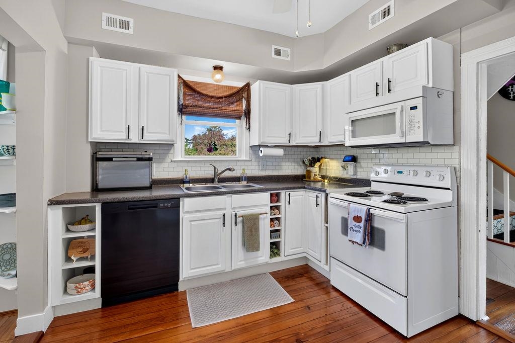 613 COLLICELLO ST, HARRISONBURG, Virginia 22801, 3 Bedrooms Bedrooms, ,2 BathroomsBathrooms,Residential,613 COLLICELLO ST,682825 MLS # 682825 613 COLLICELLO ST, HARRISONBURG, Virginia 22801, 3 Bedrooms Bedrooms, ,2 BathroomsBathrooms,Residential,613 COLLICELLO ST,682825 MLS # 682825