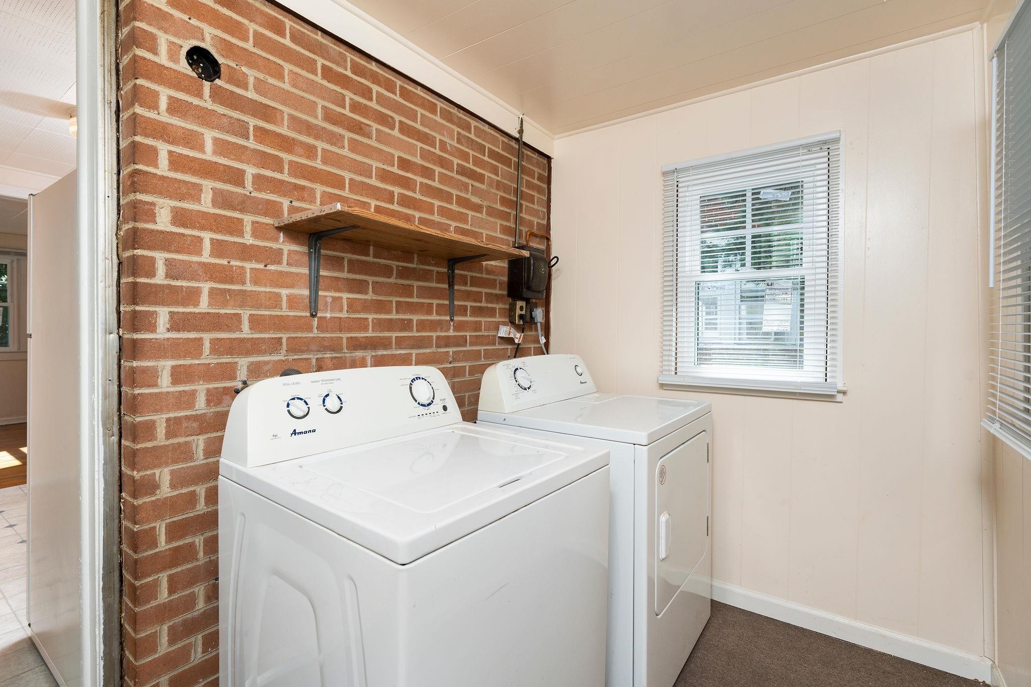 605 N DELPHINE AVE, WAYNESBORO, Virginia 22980, 2 Bedrooms Bedrooms, ,1 BathroomBathrooms,Residential,605 N DELPHINE AVE,682847 MLS # 682847 605 N DELPHINE AVE, WAYNESBORO, Virginia 22980, 2 Bedrooms Bedrooms, ,1 BathroomBathrooms,Residential,605 N DELPHINE AVE,682847 MLS # 682847