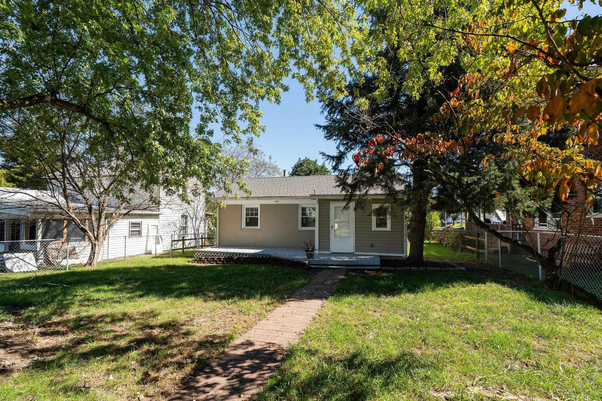605 N DELPHINE AVE, WAYNESBORO, Virginia 22980, 2 Bedrooms Bedrooms, ,1 BathroomBathrooms,Residential,605 N DELPHINE AVE,682847 MLS # 682847 605 N DELPHINE AVE, WAYNESBORO, Virginia 22980, 2 Bedrooms Bedrooms, ,1 BathroomBathrooms,Residential,605 N DELPHINE AVE,682847 MLS # 682847