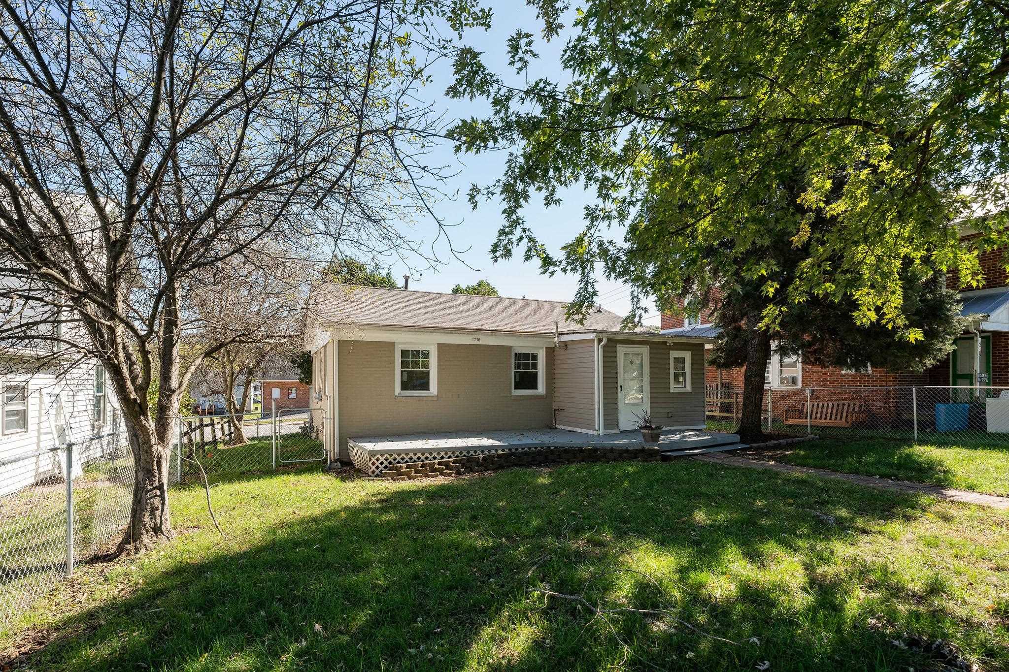 605 N DELPHINE AVE, WAYNESBORO, Virginia 22980, 2 Bedrooms Bedrooms, ,1 BathroomBathrooms,Residential,605 N DELPHINE AVE,682847 MLS # 682847 605 N DELPHINE AVE, WAYNESBORO, Virginia 22980, 2 Bedrooms Bedrooms, ,1 BathroomBathrooms,Residential,605 N DELPHINE AVE,682847 MLS # 682847