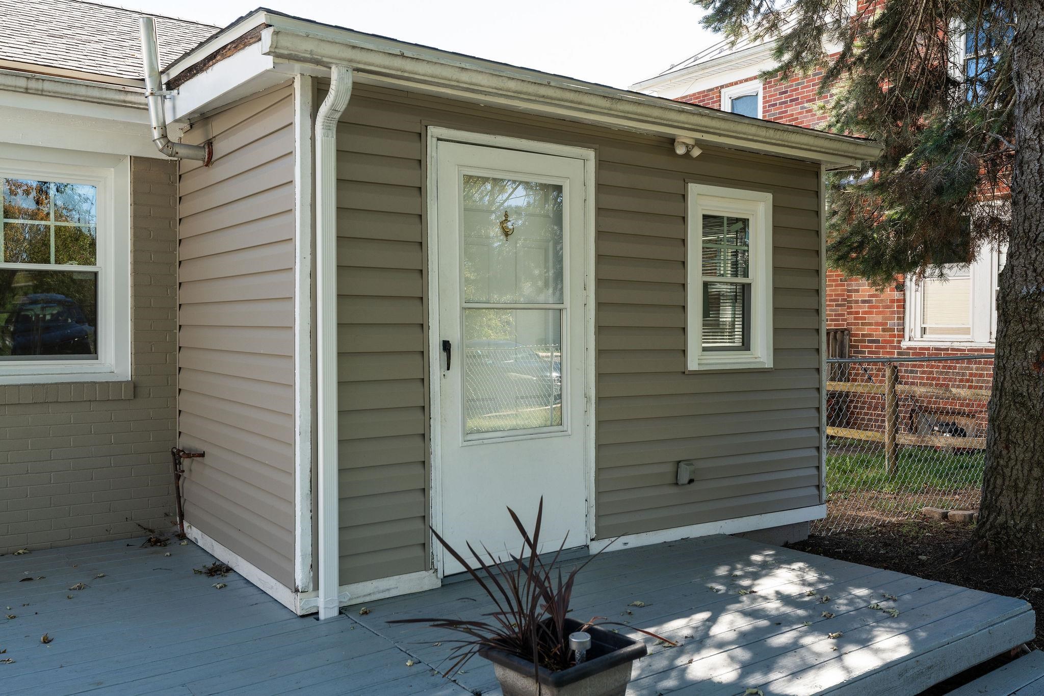 605 N DELPHINE AVE, WAYNESBORO, Virginia 22980, 2 Bedrooms Bedrooms, ,1 BathroomBathrooms,Residential,605 N DELPHINE AVE,682847 MLS # 682847 605 N DELPHINE AVE, WAYNESBORO, Virginia 22980, 2 Bedrooms Bedrooms, ,1 BathroomBathrooms,Residential,605 N DELPHINE AVE,682847 MLS # 682847