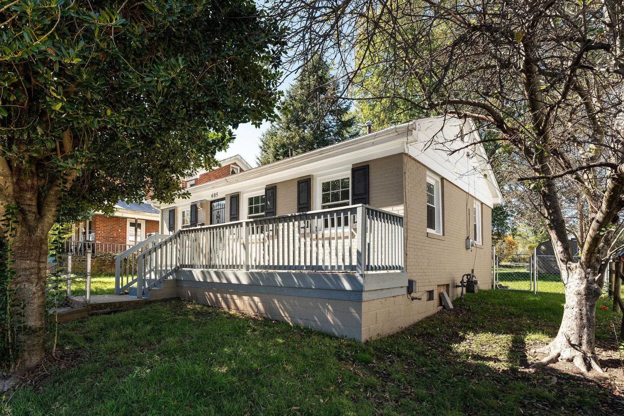 605 N DELPHINE AVE, WAYNESBORO, Virginia 22980, 2 Bedrooms Bedrooms, ,1 BathroomBathrooms,Residential,605 N DELPHINE AVE,682847 MLS # 682847 605 N DELPHINE AVE, WAYNESBORO, Virginia 22980, 2 Bedrooms Bedrooms, ,1 BathroomBathrooms,Residential,605 N DELPHINE AVE,682847 MLS # 682847