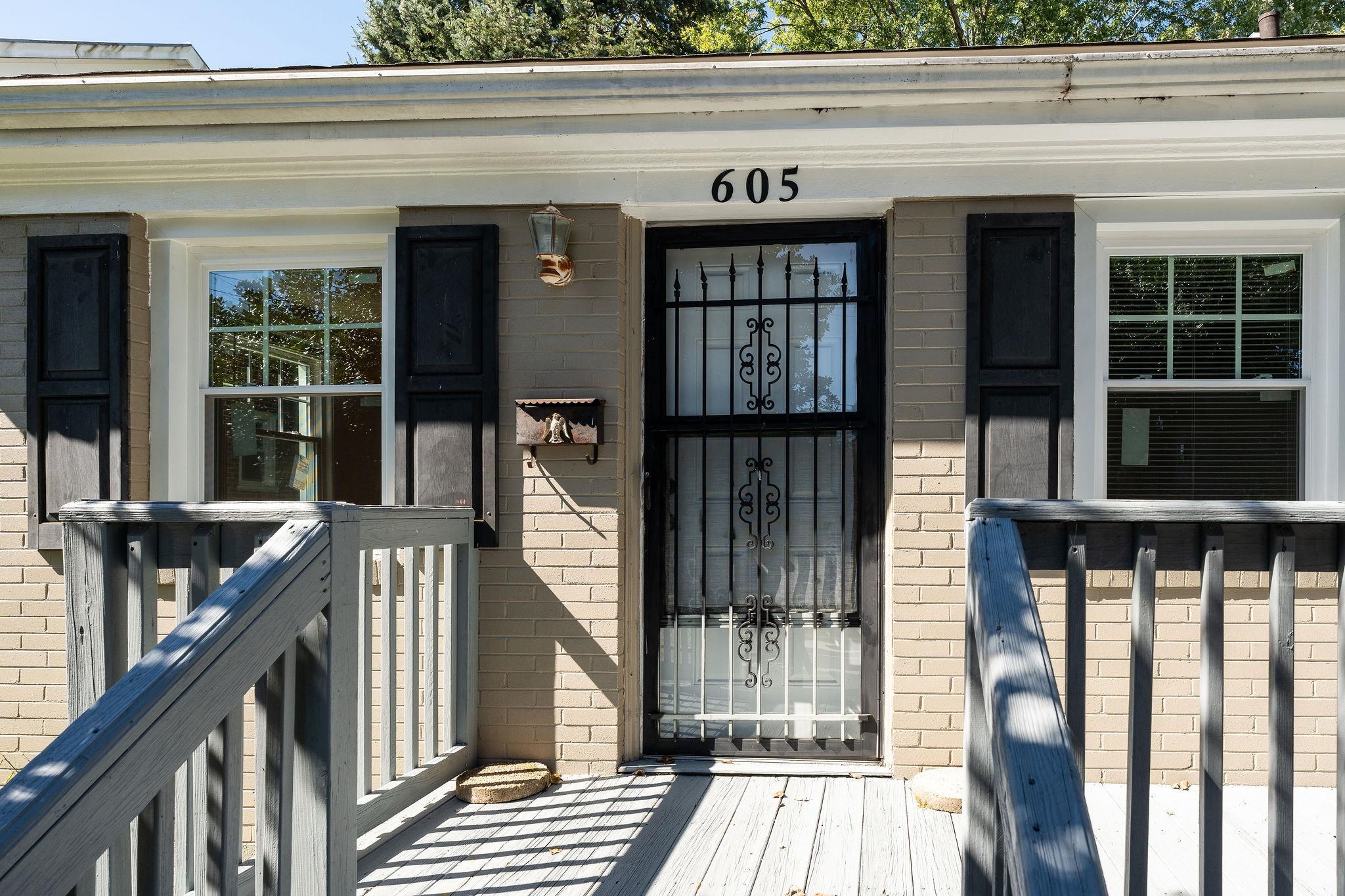 605 N DELPHINE AVE, WAYNESBORO, Virginia 22980, 2 Bedrooms Bedrooms, ,1 BathroomBathrooms,Residential,605 N DELPHINE AVE,682847 MLS # 682847 605 N DELPHINE AVE, WAYNESBORO, Virginia 22980, 2 Bedrooms Bedrooms, ,1 BathroomBathrooms,Residential,605 N DELPHINE AVE,682847 MLS # 682847