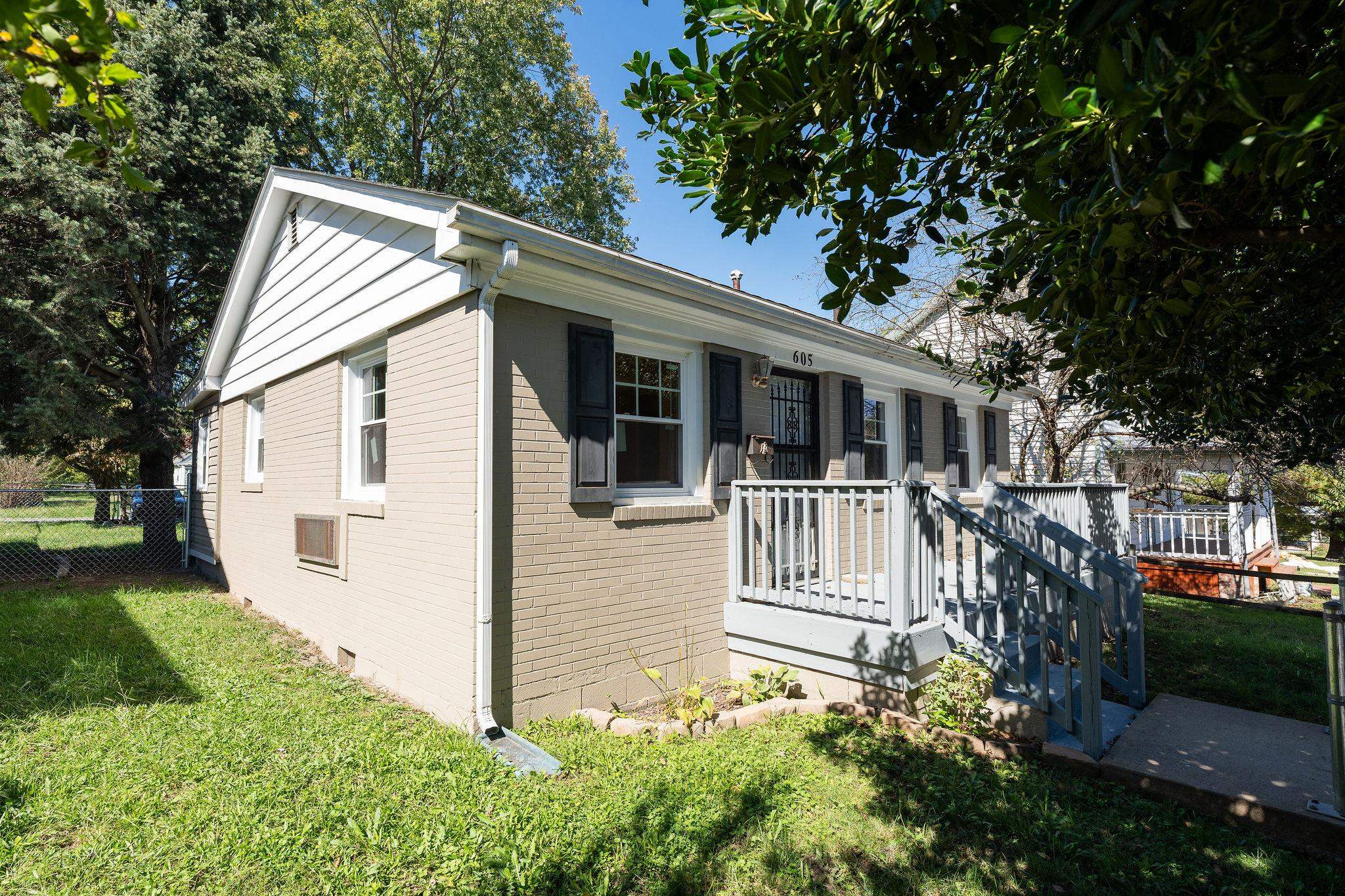 605 N DELPHINE AVE, WAYNESBORO, Virginia 22980, 2 Bedrooms Bedrooms, ,1 BathroomBathrooms,Residential,605 N DELPHINE AVE,682847 MLS # 682847 605 N DELPHINE AVE, WAYNESBORO, Virginia 22980, 2 Bedrooms Bedrooms, ,1 BathroomBathrooms,Residential,605 N DELPHINE AVE,682847 MLS # 682847