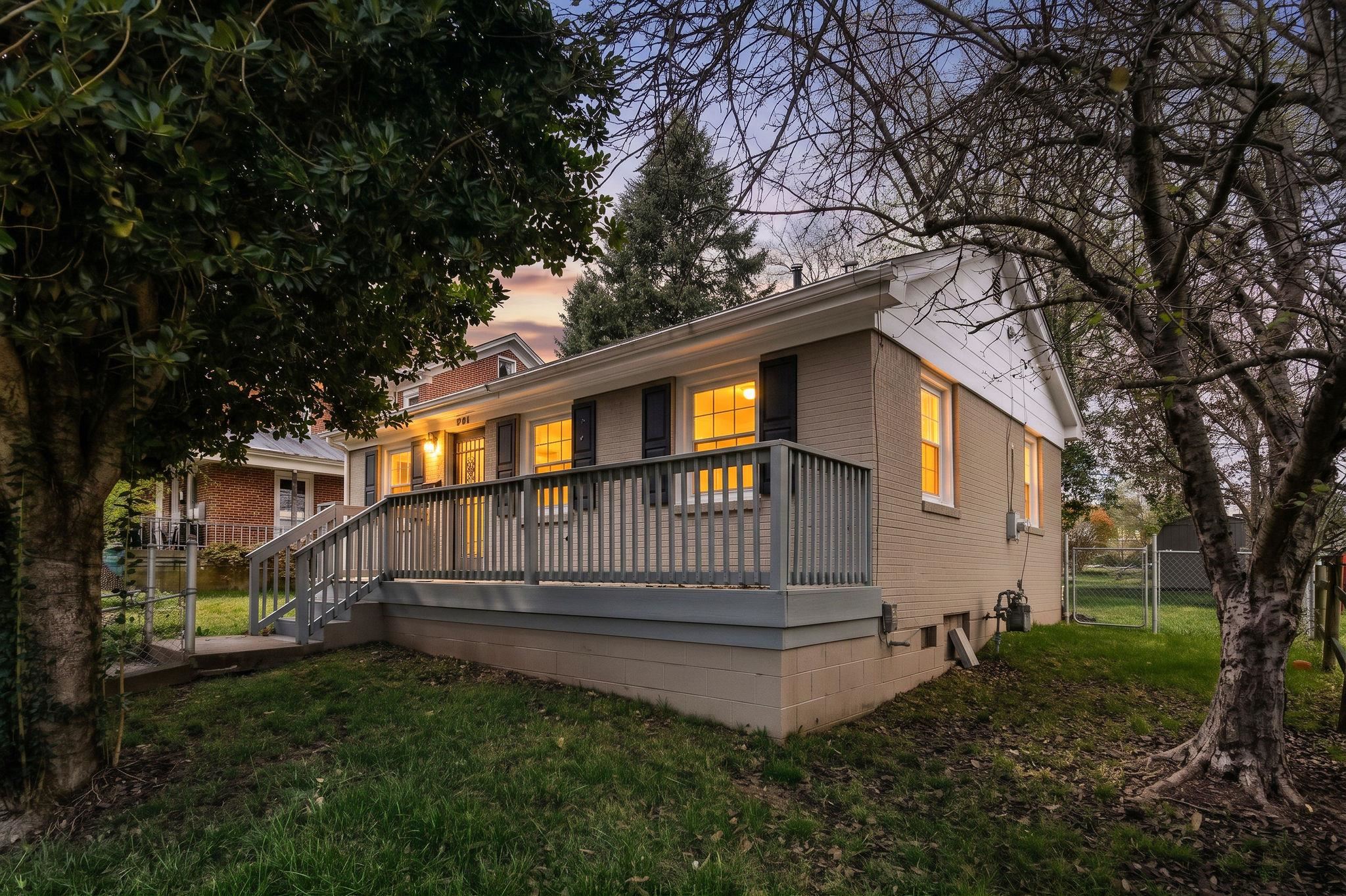605 N DELPHINE AVE, WAYNESBORO, Virginia 22980, 2 Bedrooms Bedrooms, ,1 BathroomBathrooms,Residential,605 N DELPHINE AVE,682847 MLS # 682847 605 N DELPHINE AVE, WAYNESBORO, Virginia 22980, 2 Bedrooms Bedrooms, ,1 BathroomBathrooms,Residential,605 N DELPHINE AVE,682847 MLS # 682847