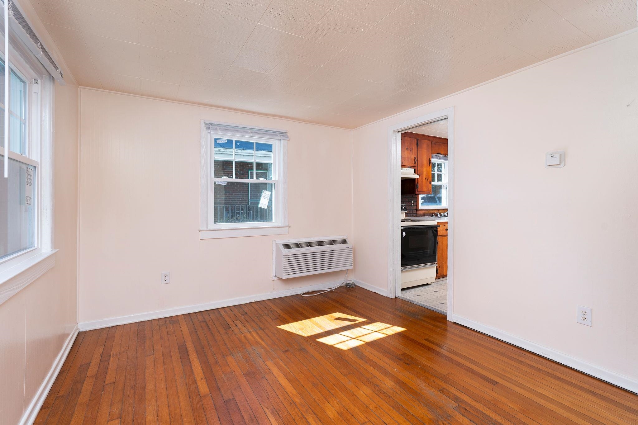 605 N DELPHINE AVE, WAYNESBORO, Virginia 22980, 2 Bedrooms Bedrooms, ,1 BathroomBathrooms,Residential,605 N DELPHINE AVE,682847 MLS # 682847 605 N DELPHINE AVE, WAYNESBORO, Virginia 22980, 2 Bedrooms Bedrooms, ,1 BathroomBathrooms,Residential,605 N DELPHINE AVE,682847 MLS # 682847