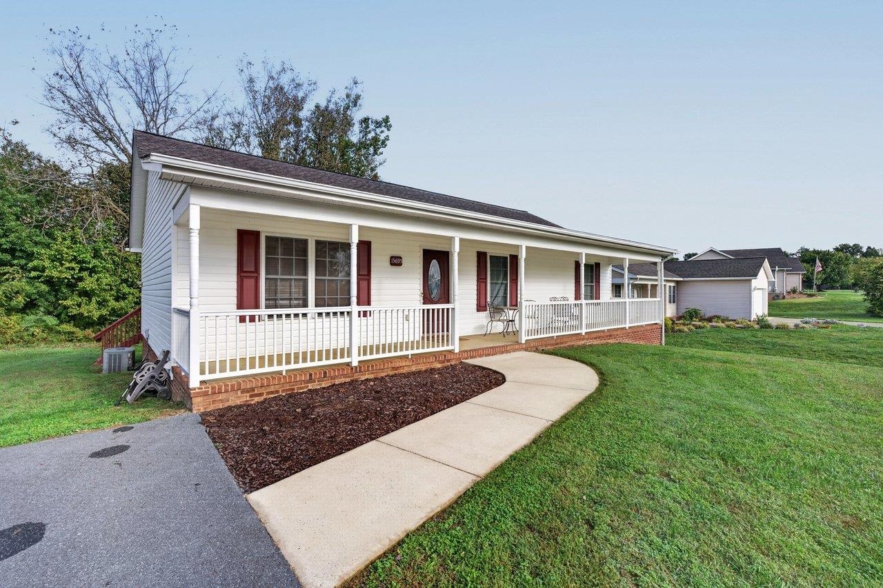 15695 MORNING DOVE LN, ELKTON, Virginia 22827, 4 Bedrooms Bedrooms, ,3 BathroomsBathrooms,Residential,15695 MORNING DOVE LN,682852 MLS # 682852 15695 MORNING DOVE LN, ELKTON, Virginia 22827, 4 Bedrooms Bedrooms, ,3 BathroomsBathrooms,Residential,15695 MORNING DOVE LN,682852 MLS # 682852