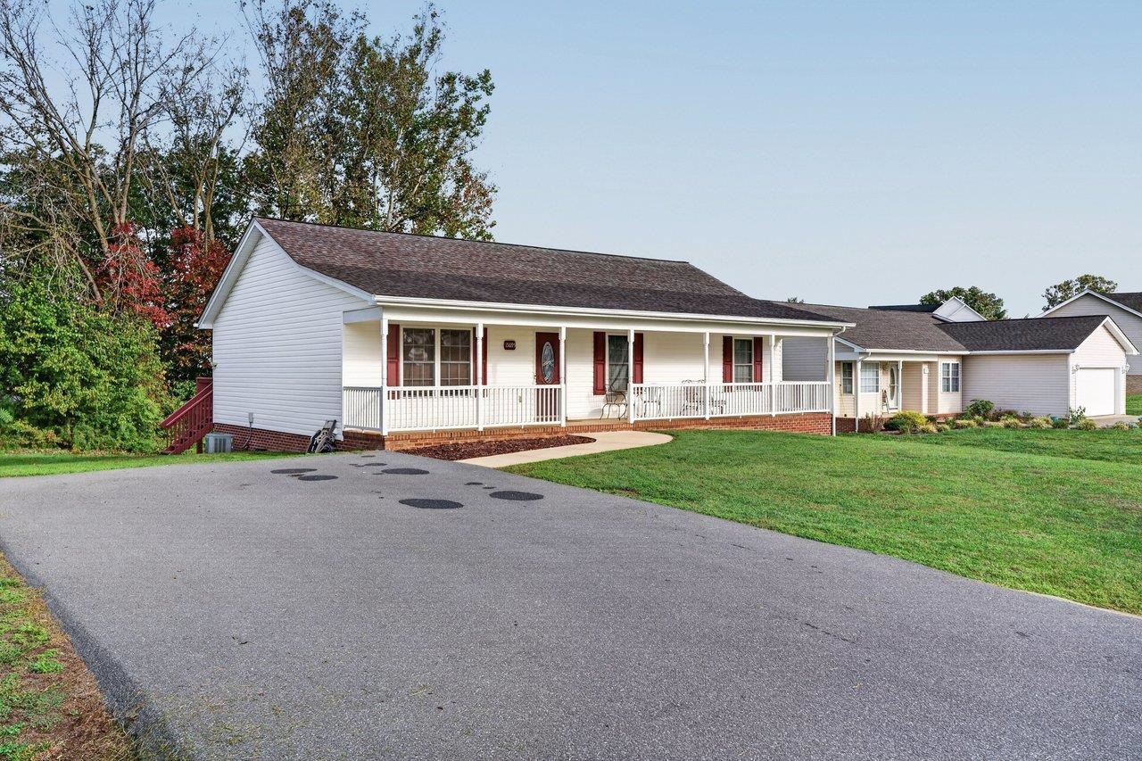 15695 MORNING DOVE LN, ELKTON, Virginia 22827, 4 Bedrooms Bedrooms, ,3 BathroomsBathrooms,Residential,15695 MORNING DOVE LN,682852 MLS # 682852 15695 MORNING DOVE LN, ELKTON, Virginia 22827, 4 Bedrooms Bedrooms, ,3 BathroomsBathrooms,Residential,15695 MORNING DOVE LN,682852 MLS # 682852
