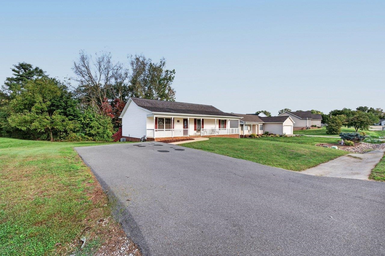 15695 MORNING DOVE LN, ELKTON, Virginia 22827, 4 Bedrooms Bedrooms, ,3 BathroomsBathrooms,Residential,15695 MORNING DOVE LN,682852 MLS # 682852 15695 MORNING DOVE LN, ELKTON, Virginia 22827, 4 Bedrooms Bedrooms, ,3 BathroomsBathrooms,Residential,15695 MORNING DOVE LN,682852 MLS # 682852