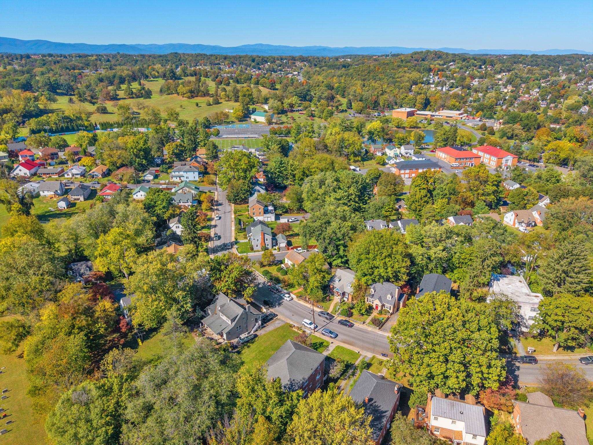 633 ALLEGHANY AVE, STAUNTON, Virginia 24401, 3 Bedrooms Bedrooms, ,1 BathroomBathrooms,Residential,633 ALLEGHANY AVE,682859 MLS # 682859