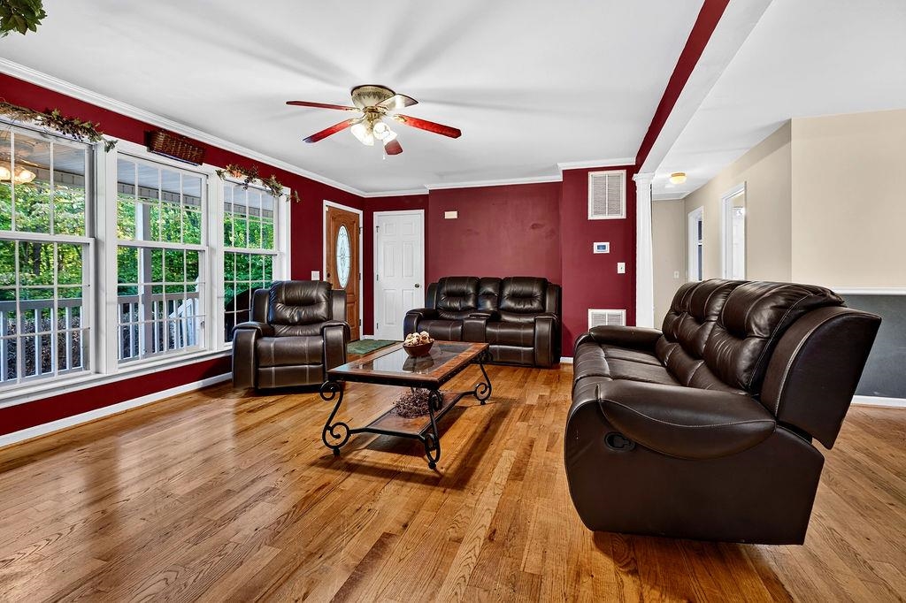 145 S WOODLAND AVE, BUENA VISTA, Virginia 24416, 3 Bedrooms Bedrooms, ,3 BathroomsBathrooms,Residential,145 S WOODLAND AVE,682868 MLS # 682868