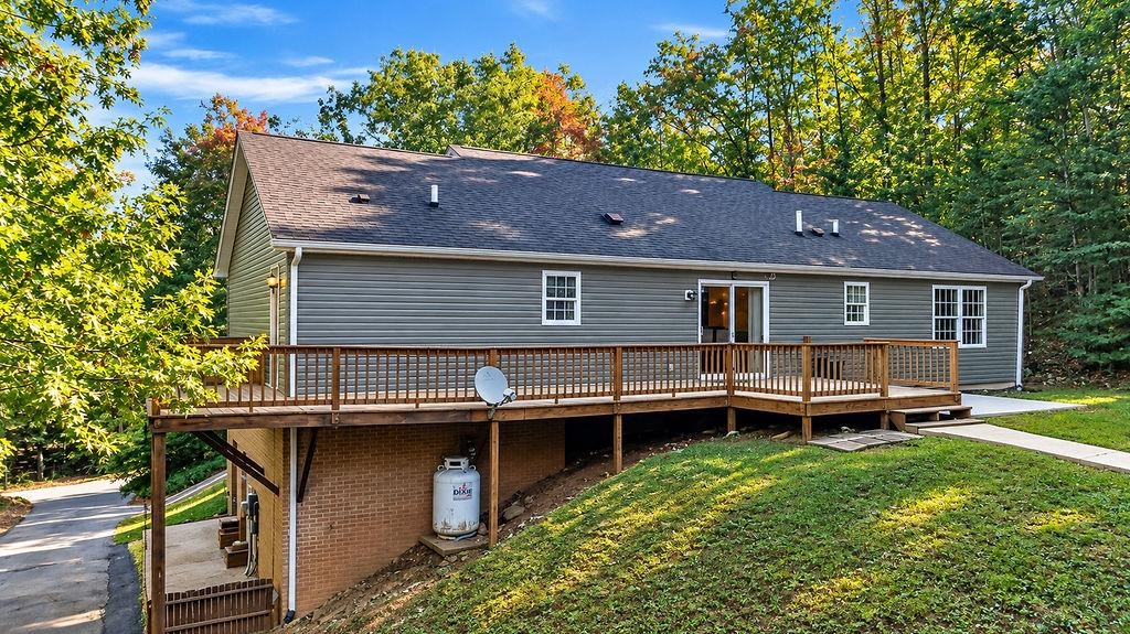 145 S WOODLAND AVE, BUENA VISTA, Virginia 24416, 3 Bedrooms Bedrooms, ,3 BathroomsBathrooms,Residential,145 S WOODLAND AVE,682868 MLS # 682868