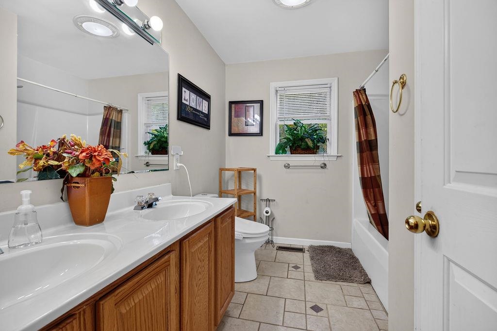 145 S WOODLAND AVE, BUENA VISTA, Virginia 24416, 3 Bedrooms Bedrooms, ,3 BathroomsBathrooms,Residential,145 S WOODLAND AVE,682868 MLS # 682868