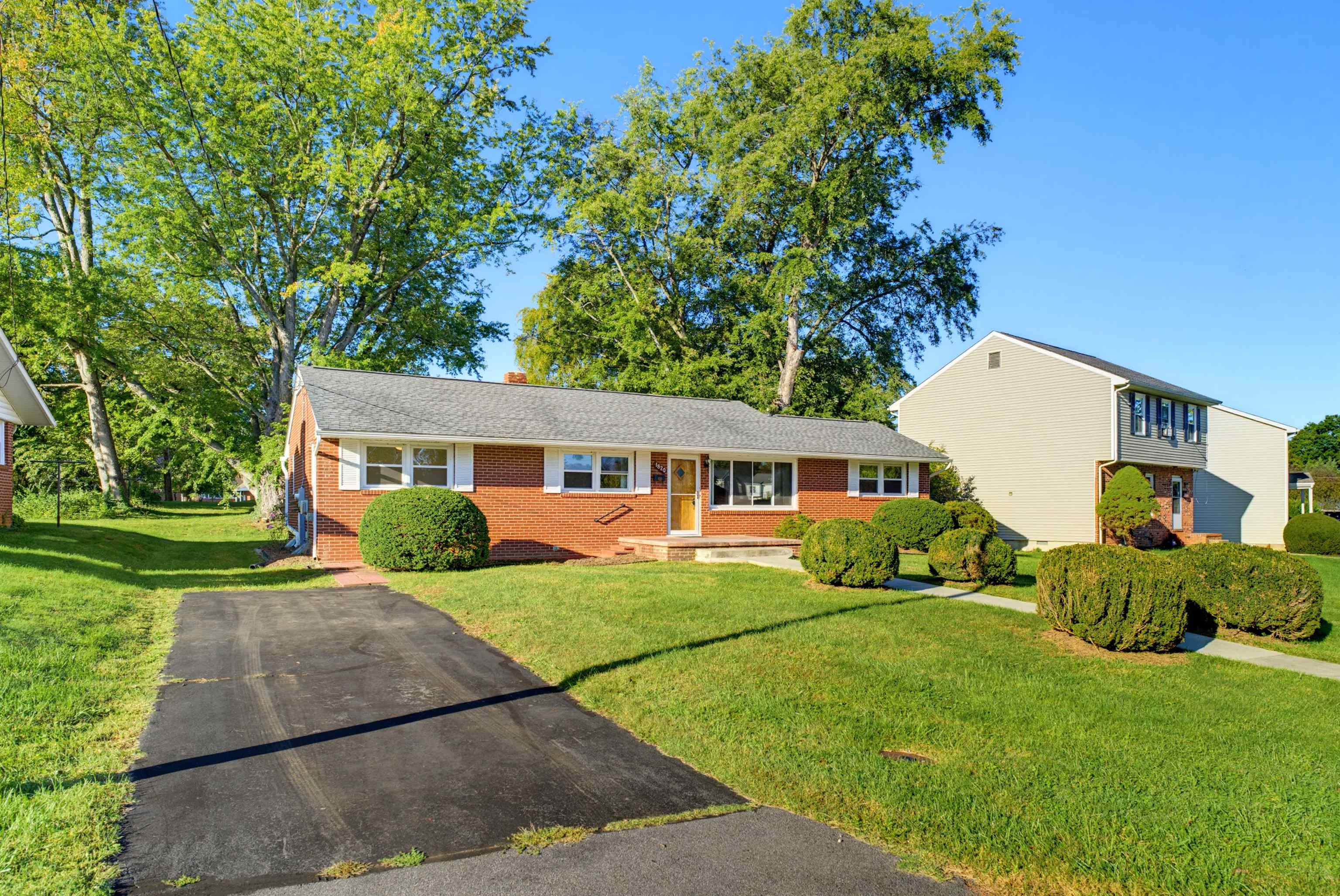 1820 N TALBOTT PL, WAYNESBORO, Virginia 22980, 3 Bedrooms Bedrooms, ,2 BathroomsBathrooms,Residential,Established Neighborhood,1820 N TALBOTT PL,682869 MLS # 682869 1820 N TALBOTT PL, WAYNESBORO, Virginia 22980, 3 Bedrooms Bedrooms, ,2 BathroomsBathrooms,Residential,Established Neighborhood,1820 N TALBOTT PL,682869 MLS # 682869