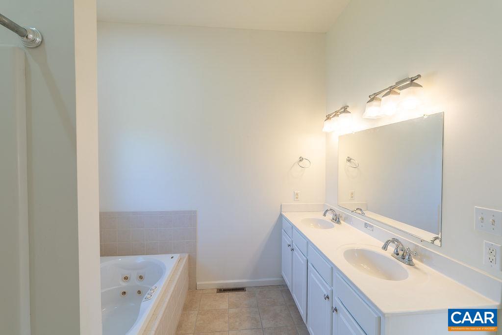 432 TWIN OAKS LN, KENTS STORE, Virginia 23084, 4 Bedrooms Bedrooms, ,2 BathroomsBathrooms,Residential,432 TWIN OAKS LN,682879 MLS # 682879