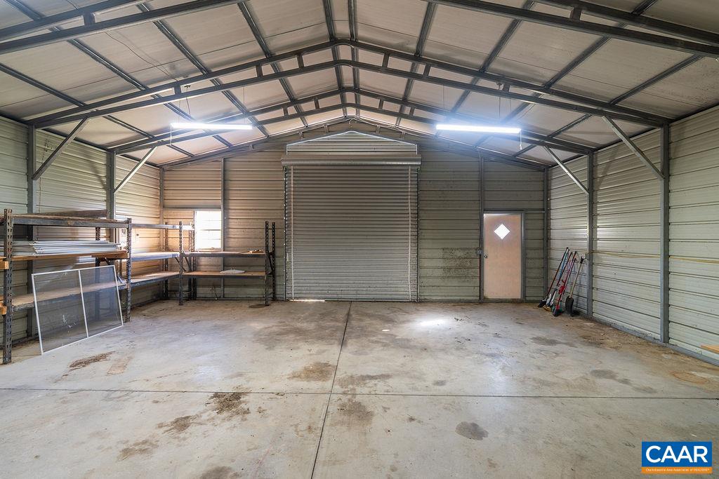 1500 Square foot garage with electricity.